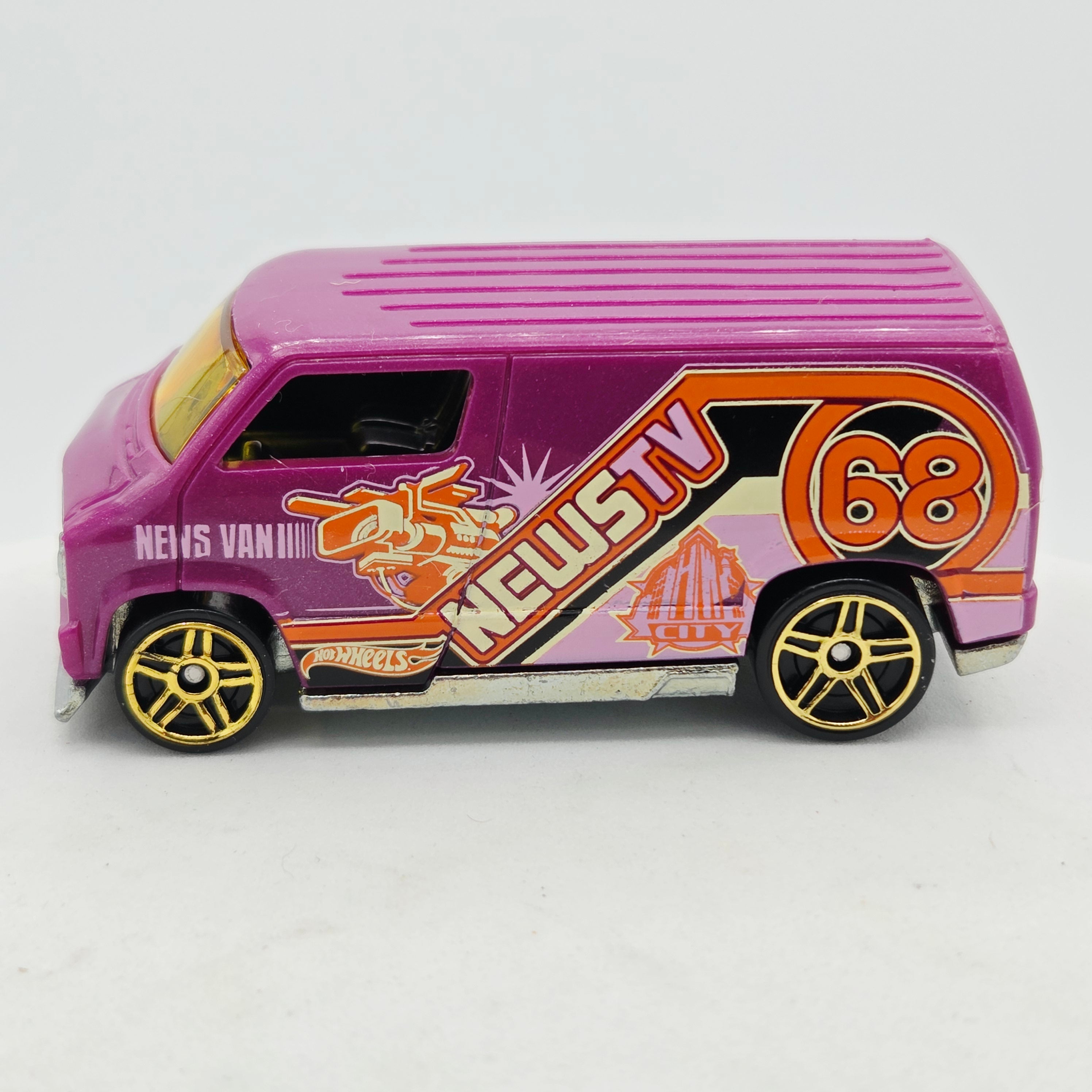 Hot Wheels Custom '77 Dodge Van "68 News TV" (2012 HW City Works 5 Pack - Multipack Exclusive)