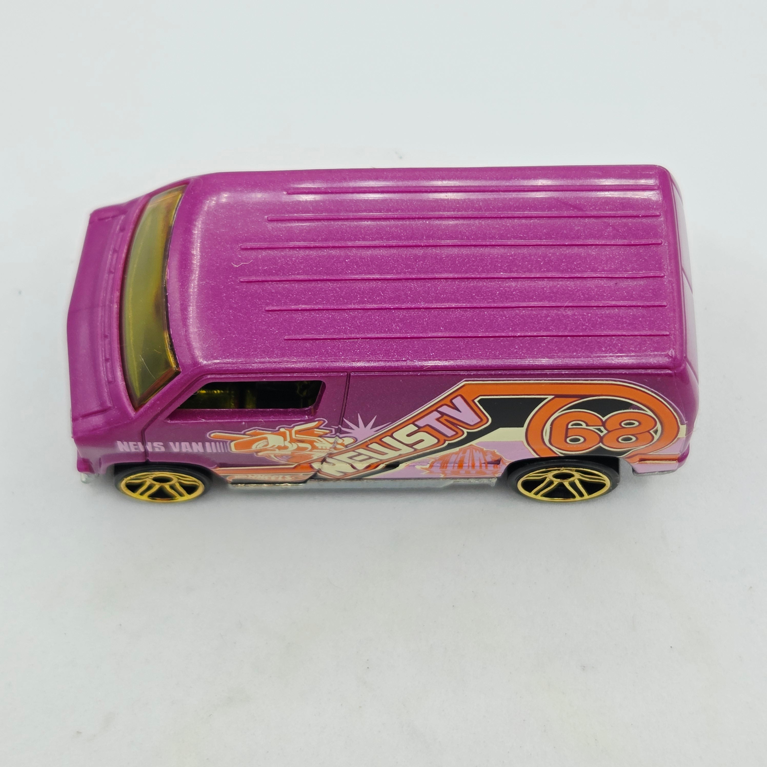 Hot Wheels Custom '77 Dodge Van "68 News TV" (2012 HW City Works 5 Pack - Multipack Exclusive)