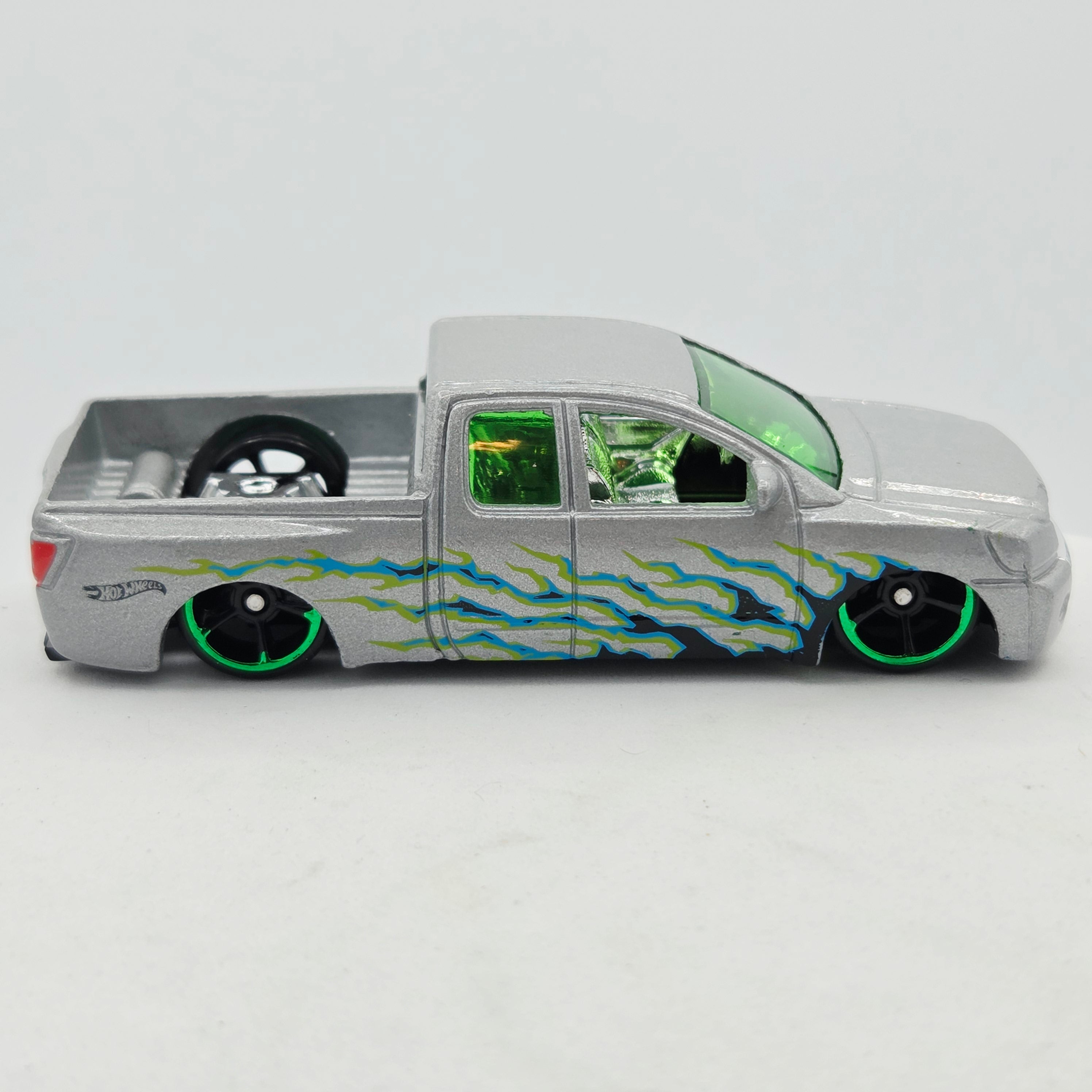 Hot Wheels Nissan Titan Pickup (2016 HW Hot Trucks 5 Pack - Multipack Exclusive)