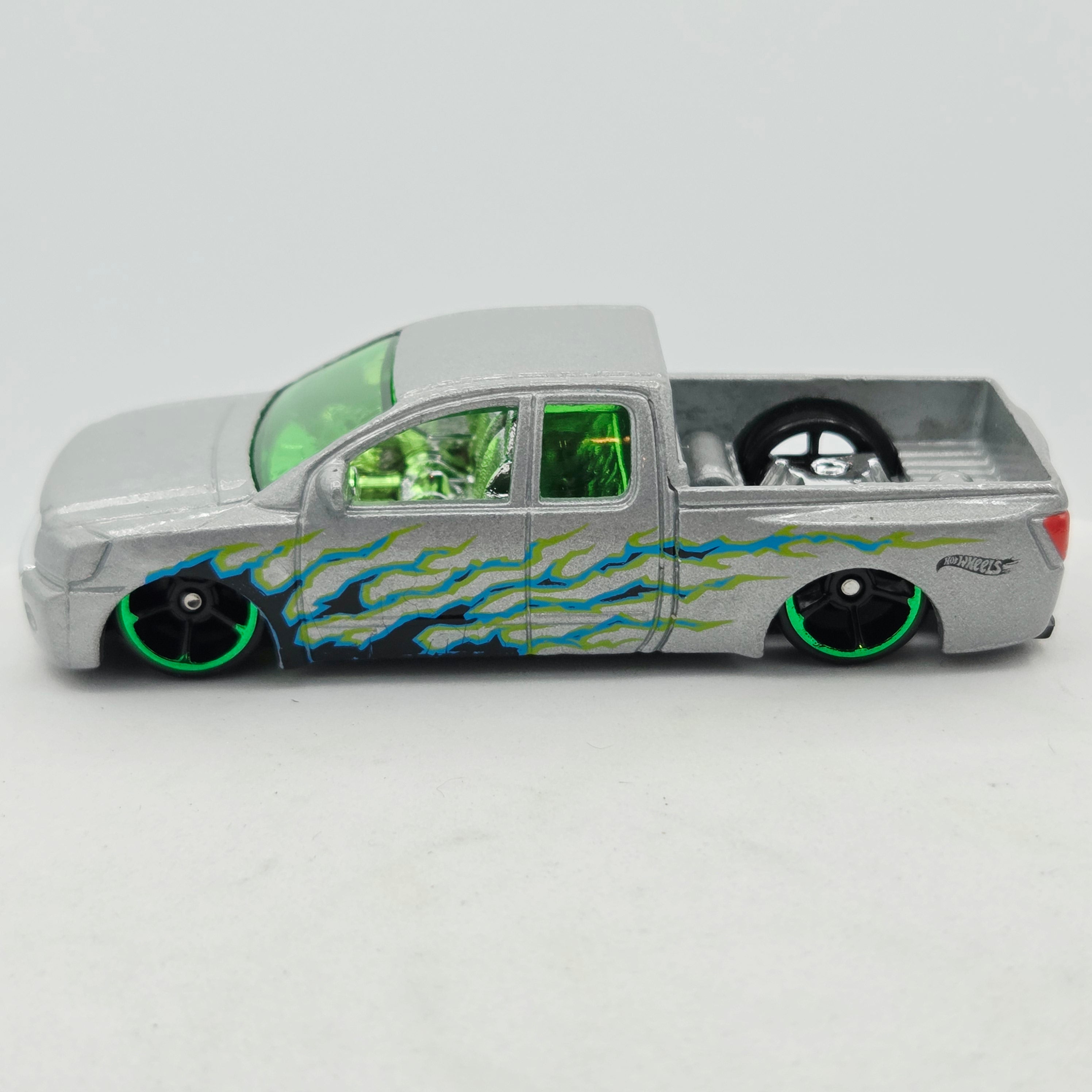 Hot Wheels Nissan Titan Pickup (2016 HW Hot Trucks 5 Pack - Multipack Exclusive)