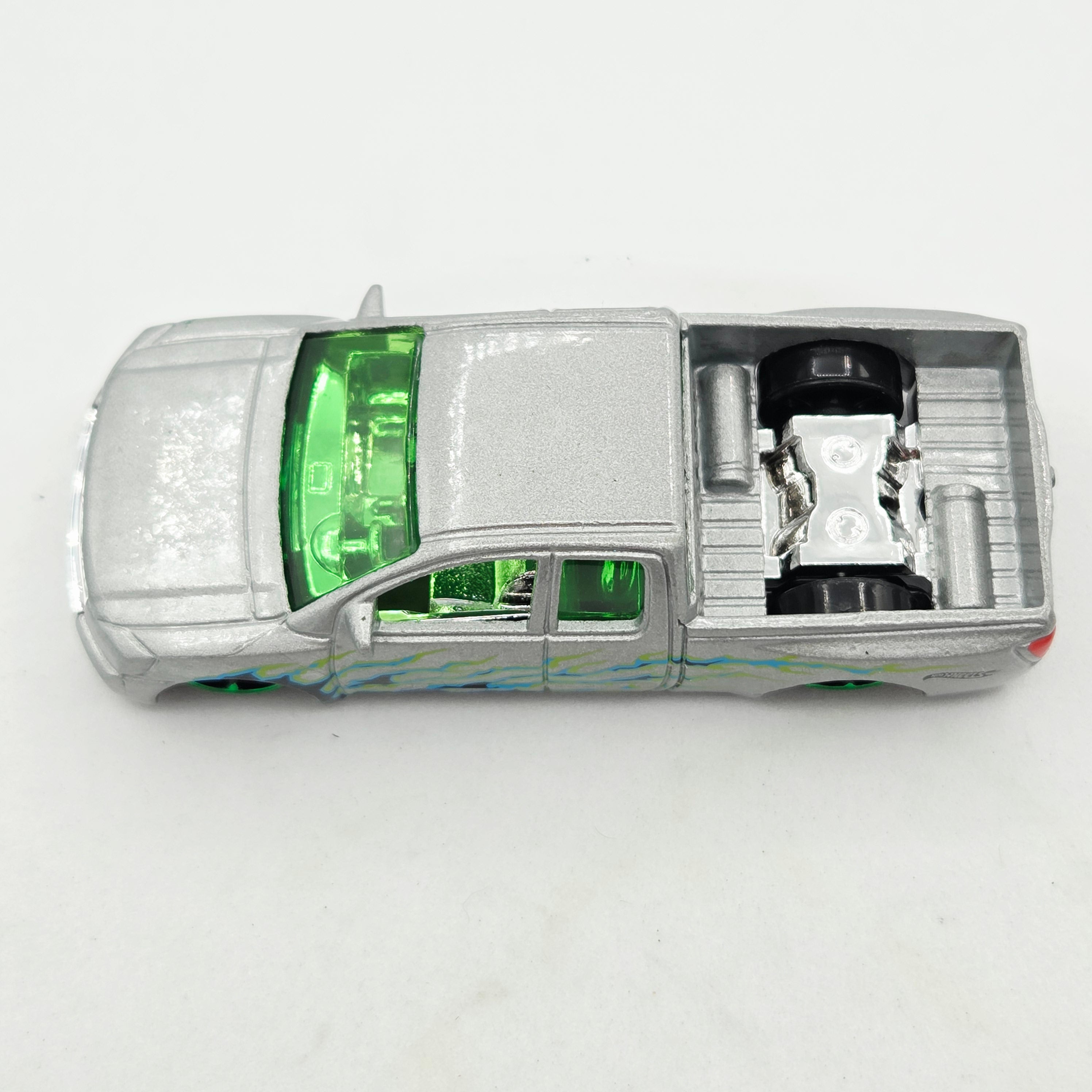 Hot Wheels Nissan Titan Pickup (2016 HW Hot Trucks 5 Pack - Multipack Exclusive)