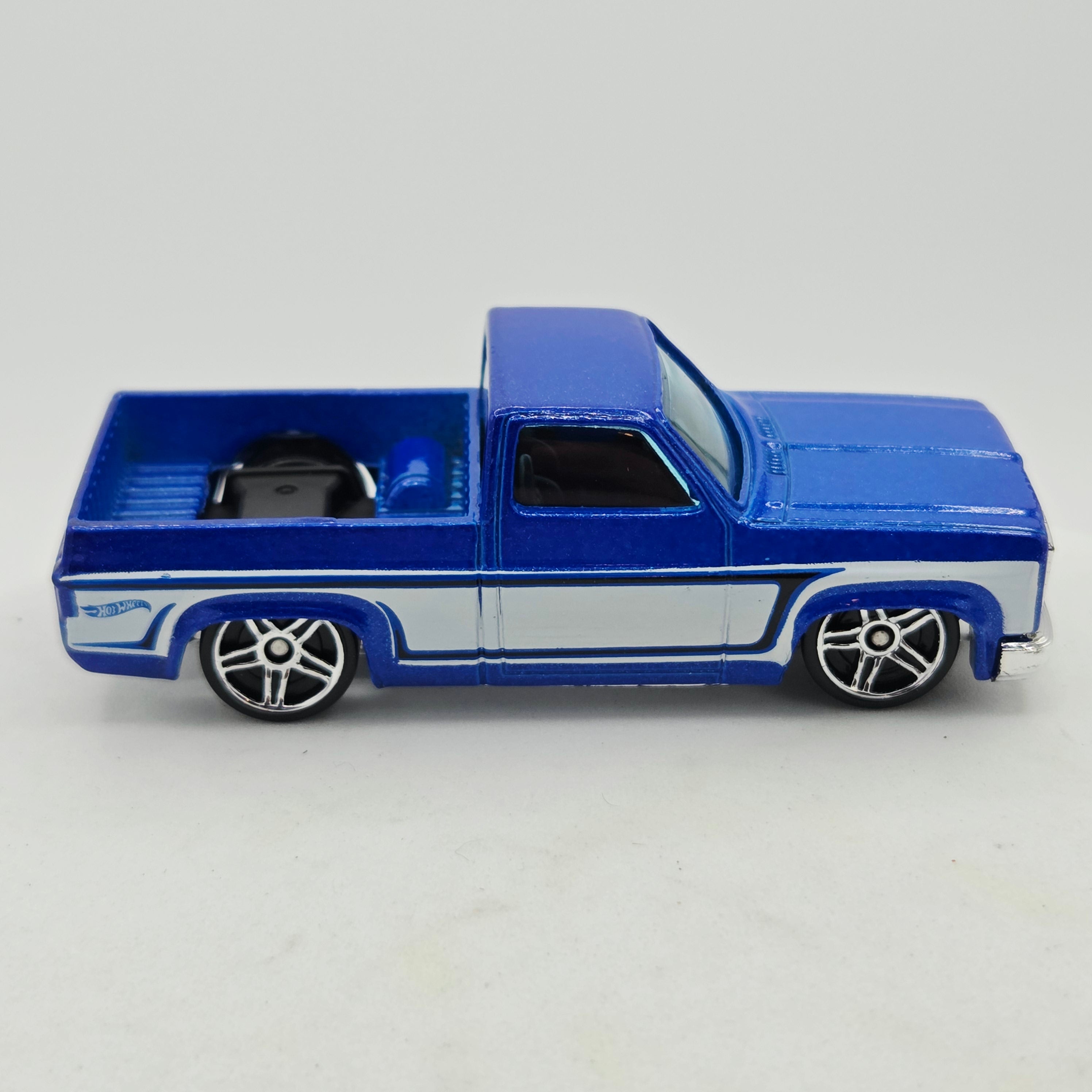 Hot Wheels '83 Chevrolet Silverado (2016 HW Hot Trucks 5 Pack - Multipack Exclusive)