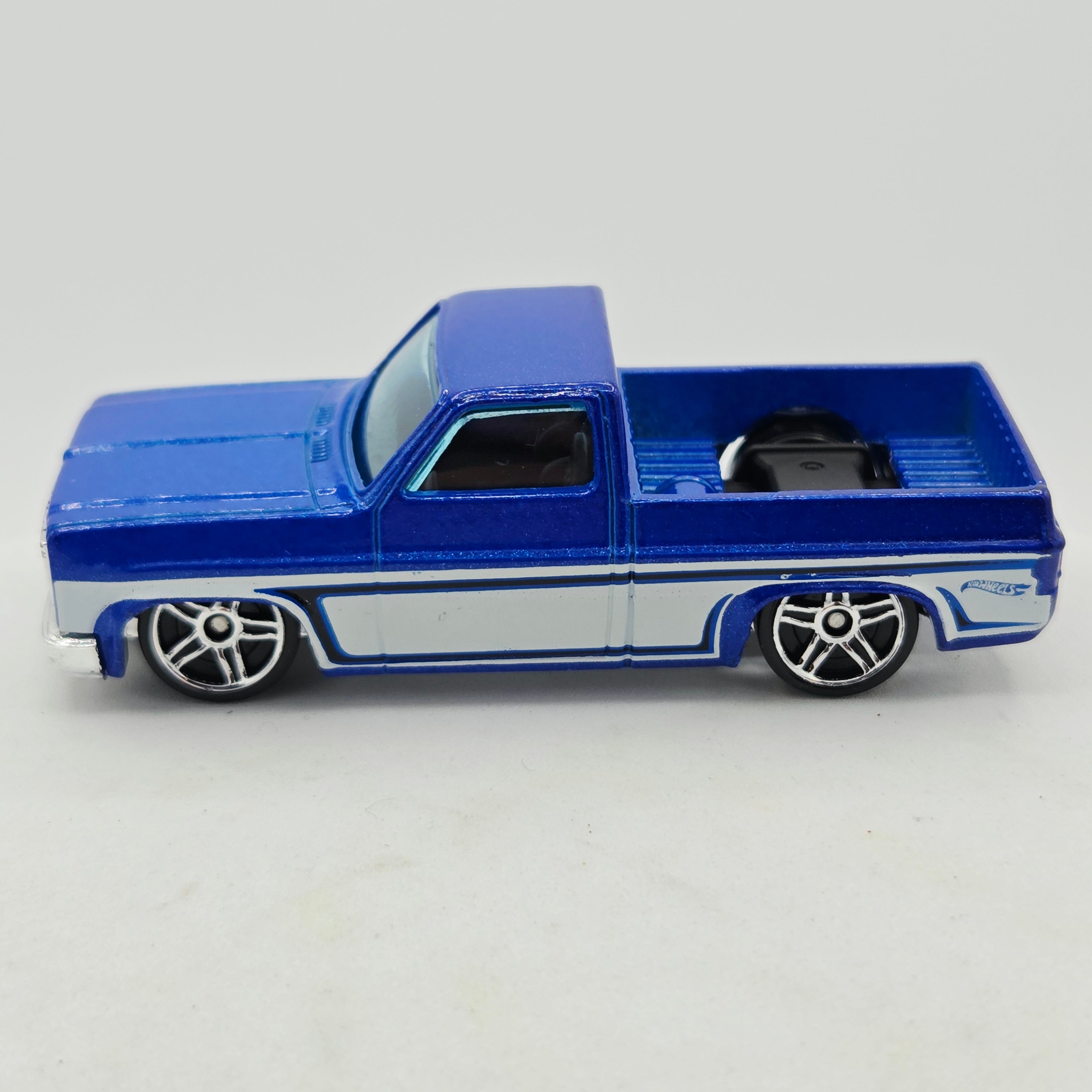 Hot Wheels '83 Chevrolet Silverado (2016 HW Hot Trucks 5 Pack - Multipack Exclusive)