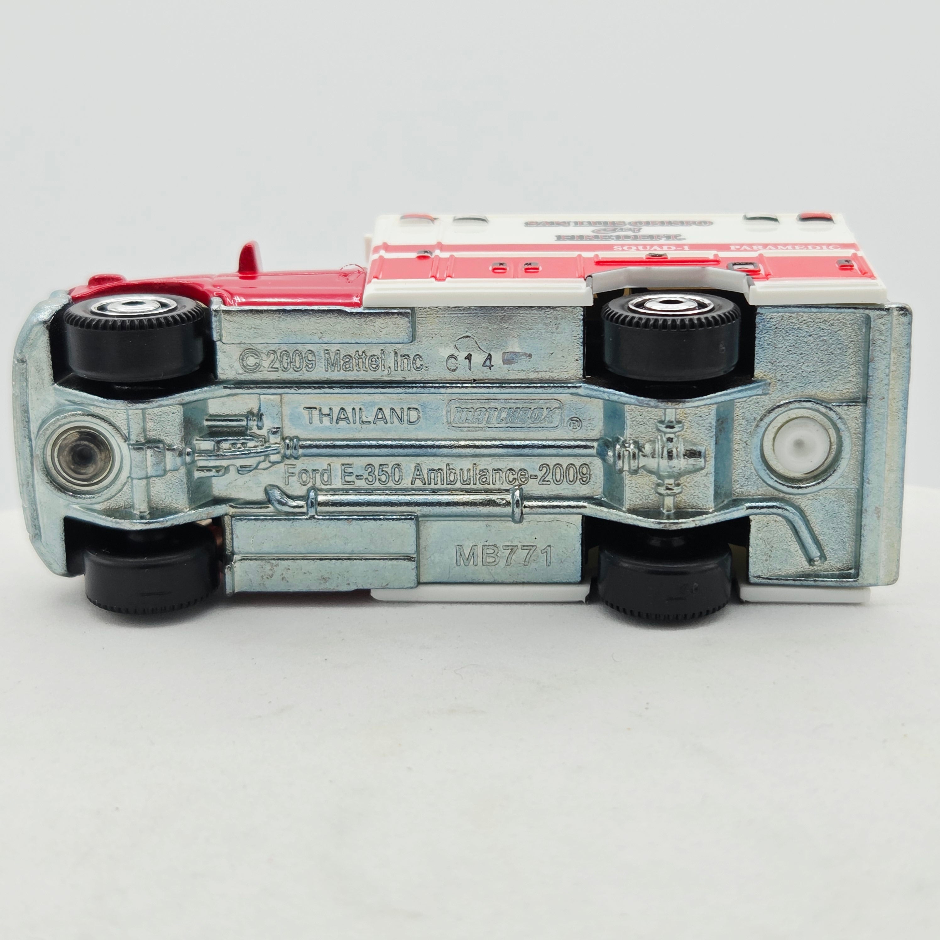 Matchbox '09 Ford F-350 Ambulance "San Luis Obispo" (2010 MBX Basic - Emergency Response)