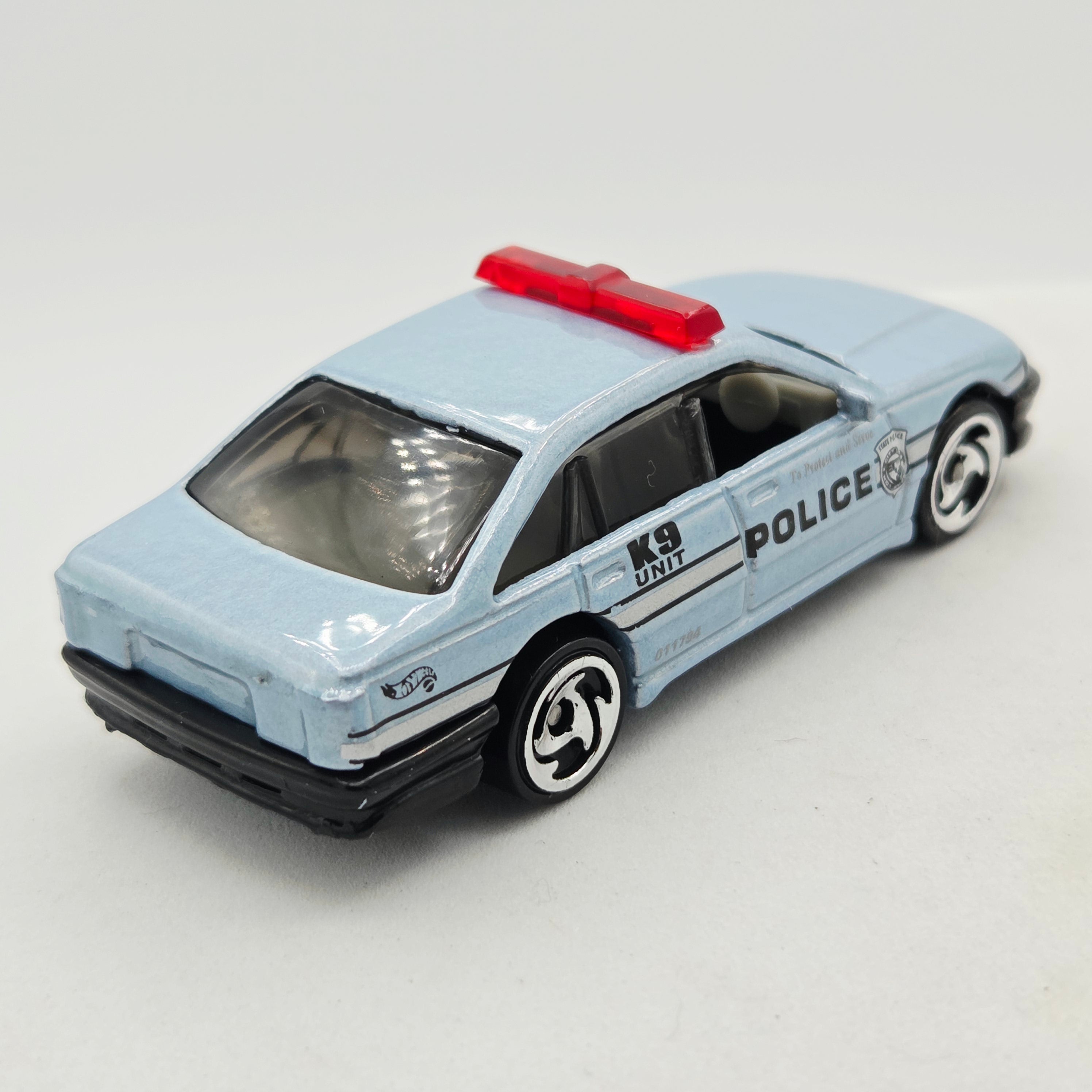 Hot Wheels HW Police Cruiser "K9" - Holden Commodore casting (2000 HW Basic)