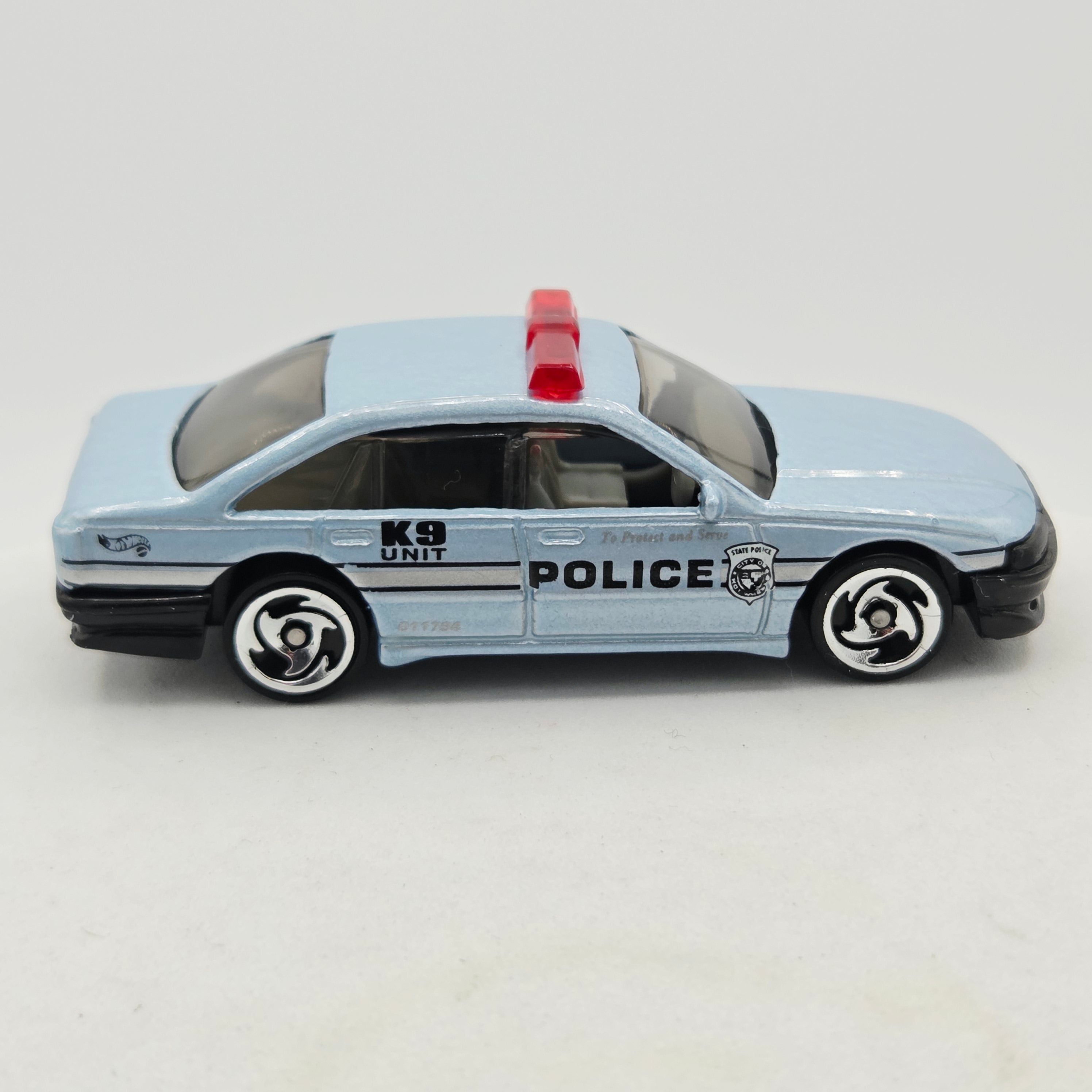 Hot Wheels HW Police Cruiser "K9" - Holden Commodore casting (2000 HW Basic)