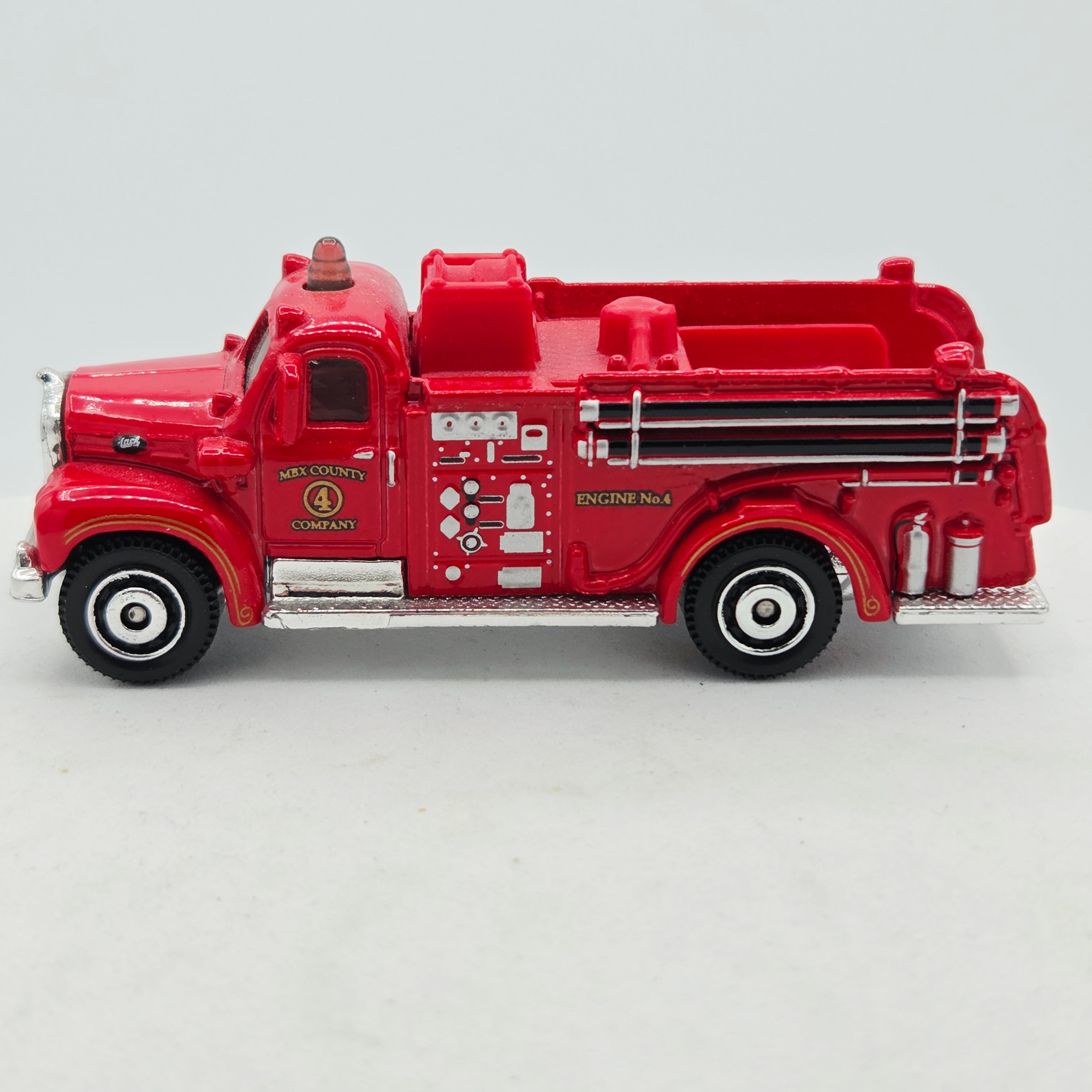 Matchbox '63 Mack B Model Fire Engine (2014 MBX Basic - Heroic Rescue)