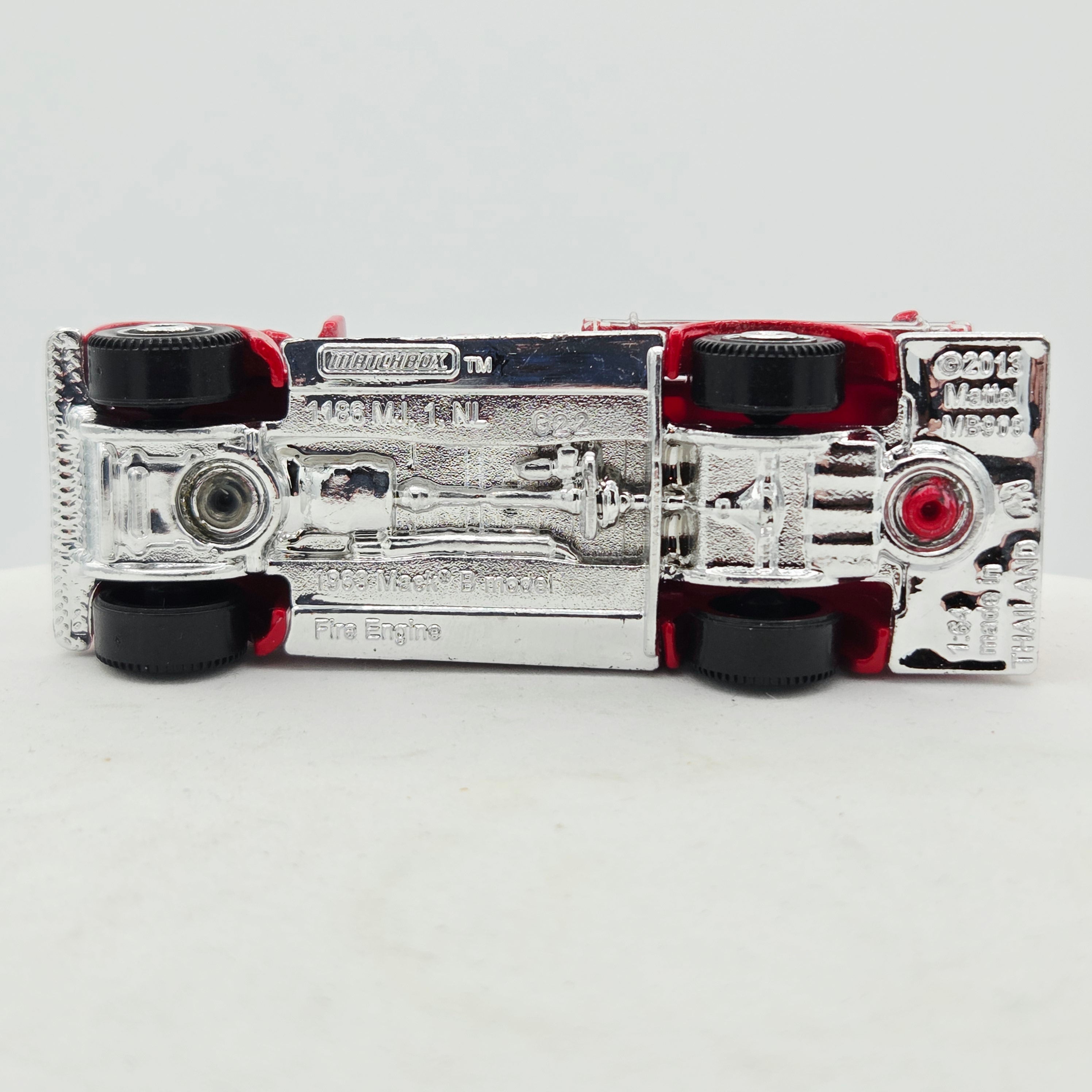 Matchbox '63 Mack B Model Fire Engine (2014 MBX Basic - Heroic Rescue)