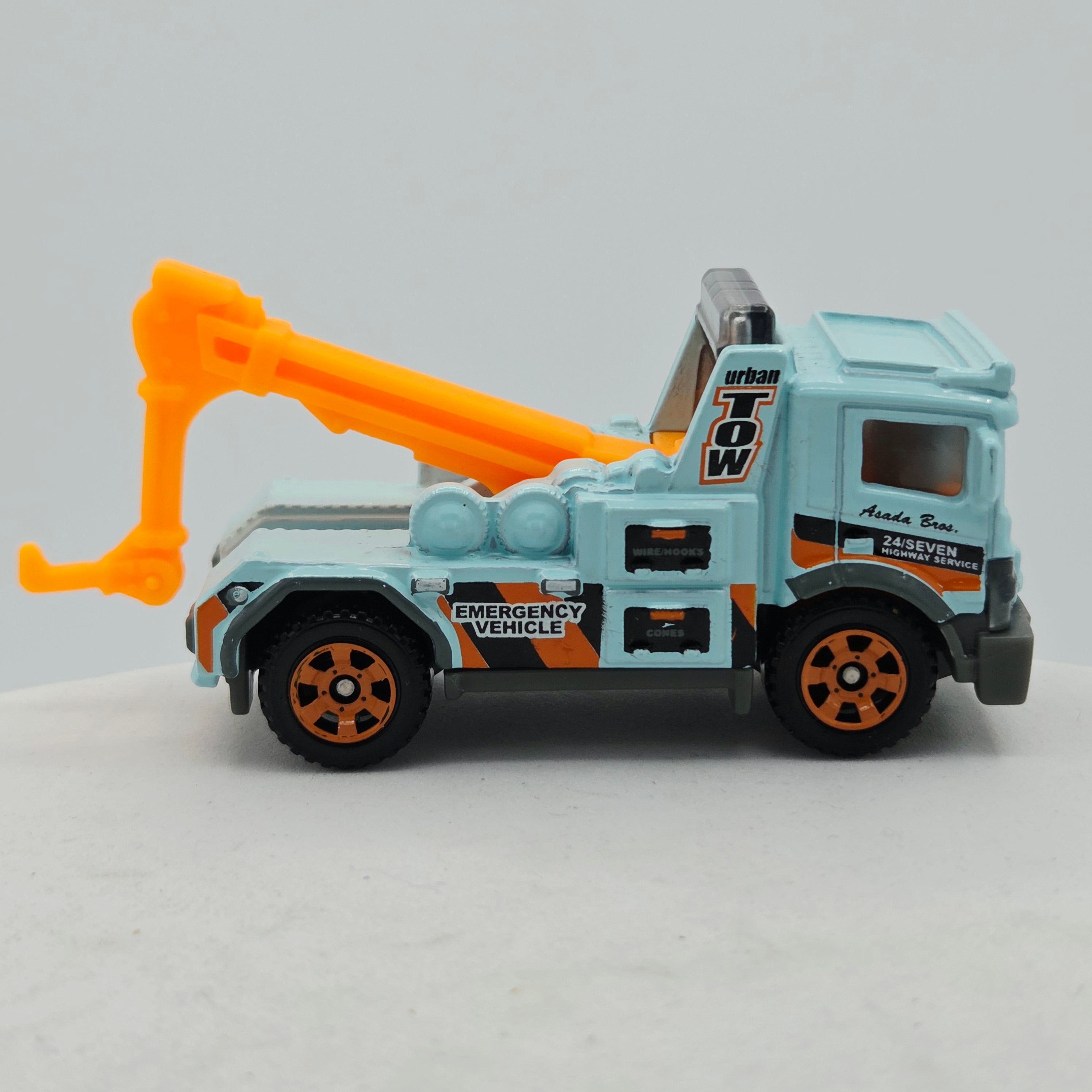 Matchbox Urban Tow Truck, Loose (2012 MBX Basic - Highway)