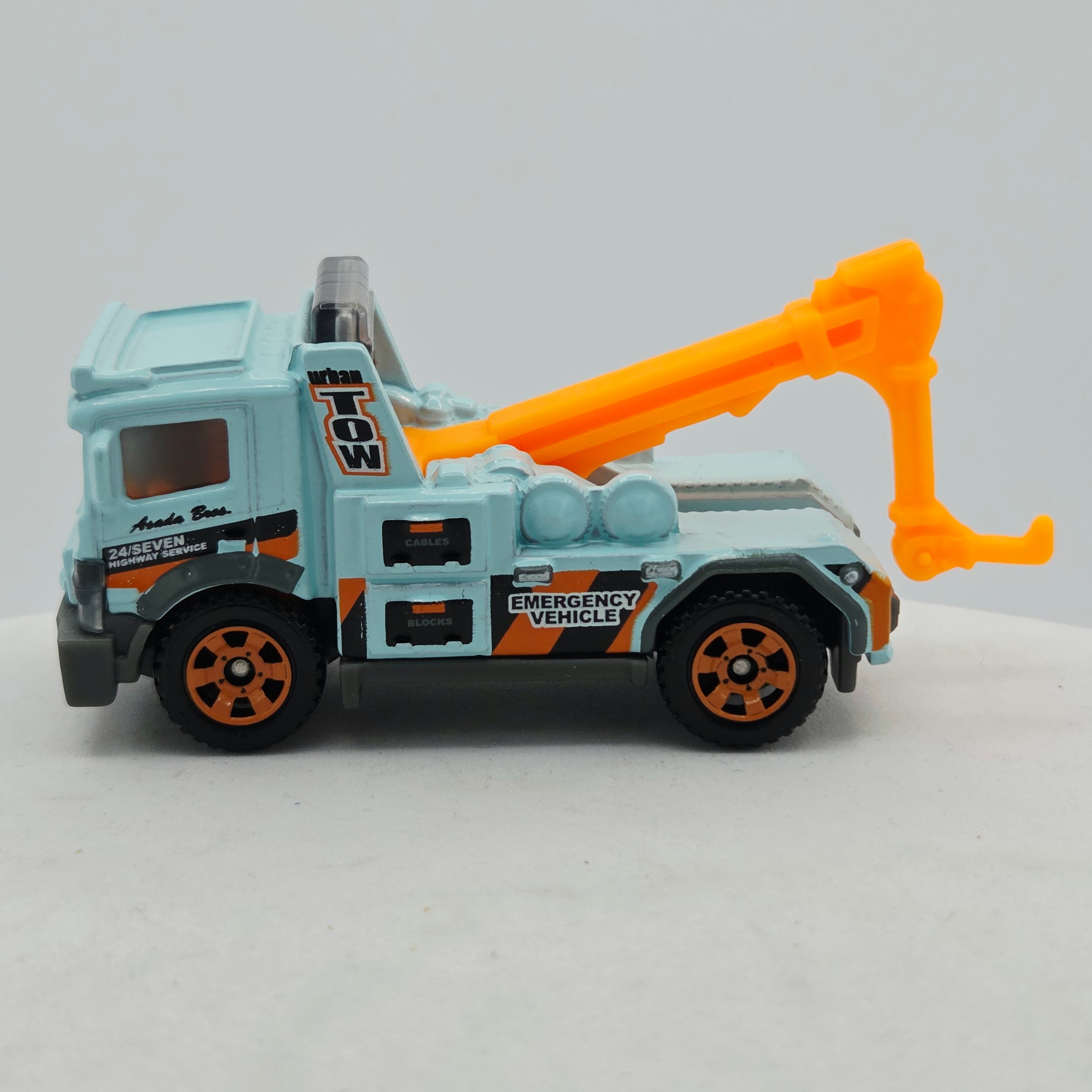 Matchbox Urban Tow Truck, Loose (2012 MBX Basic - Highway)