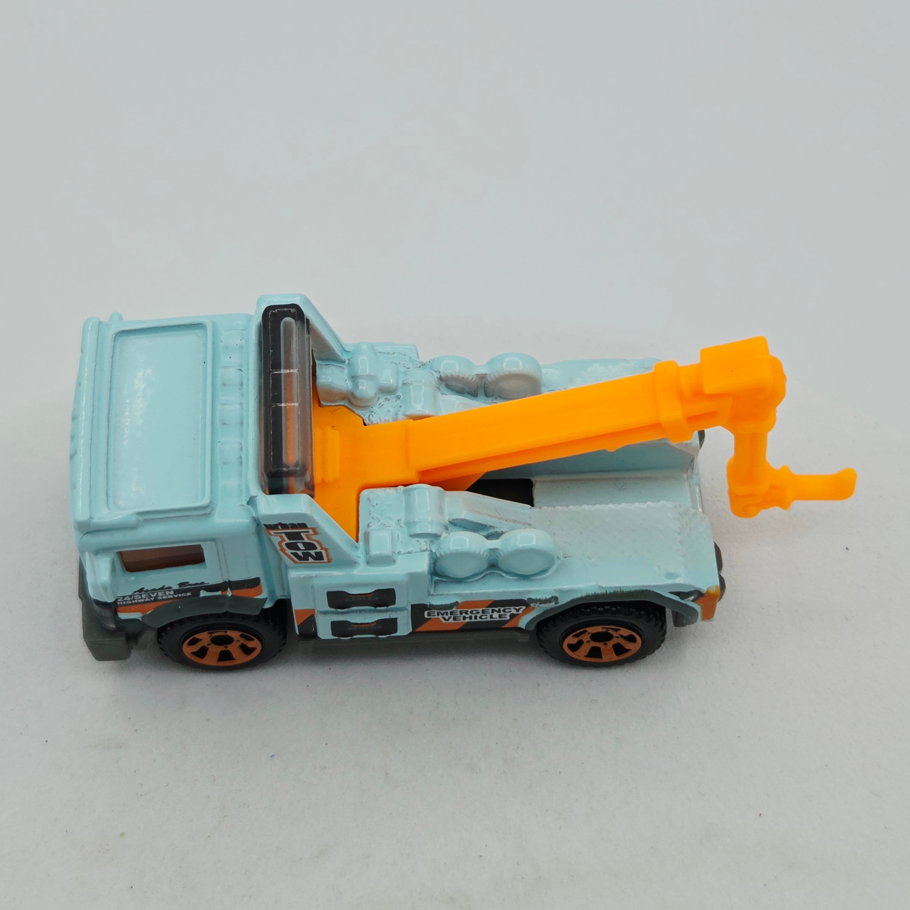 Matchbox Urban Tow Truck, Loose (2012 MBX Basic - Highway)