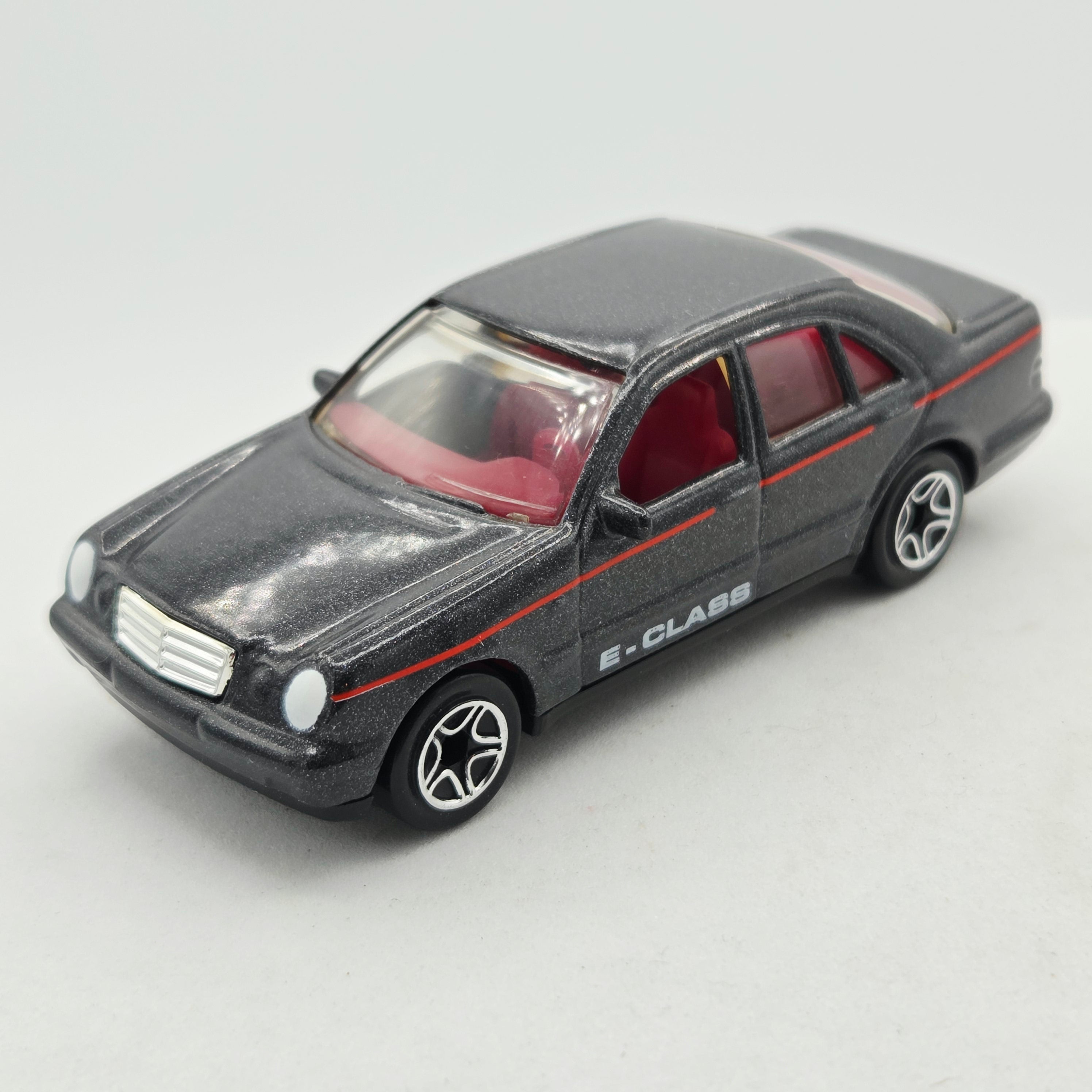 Matchbox Mercedes-Benz E-Class (1999 MBX Basics - Street Cruisers)