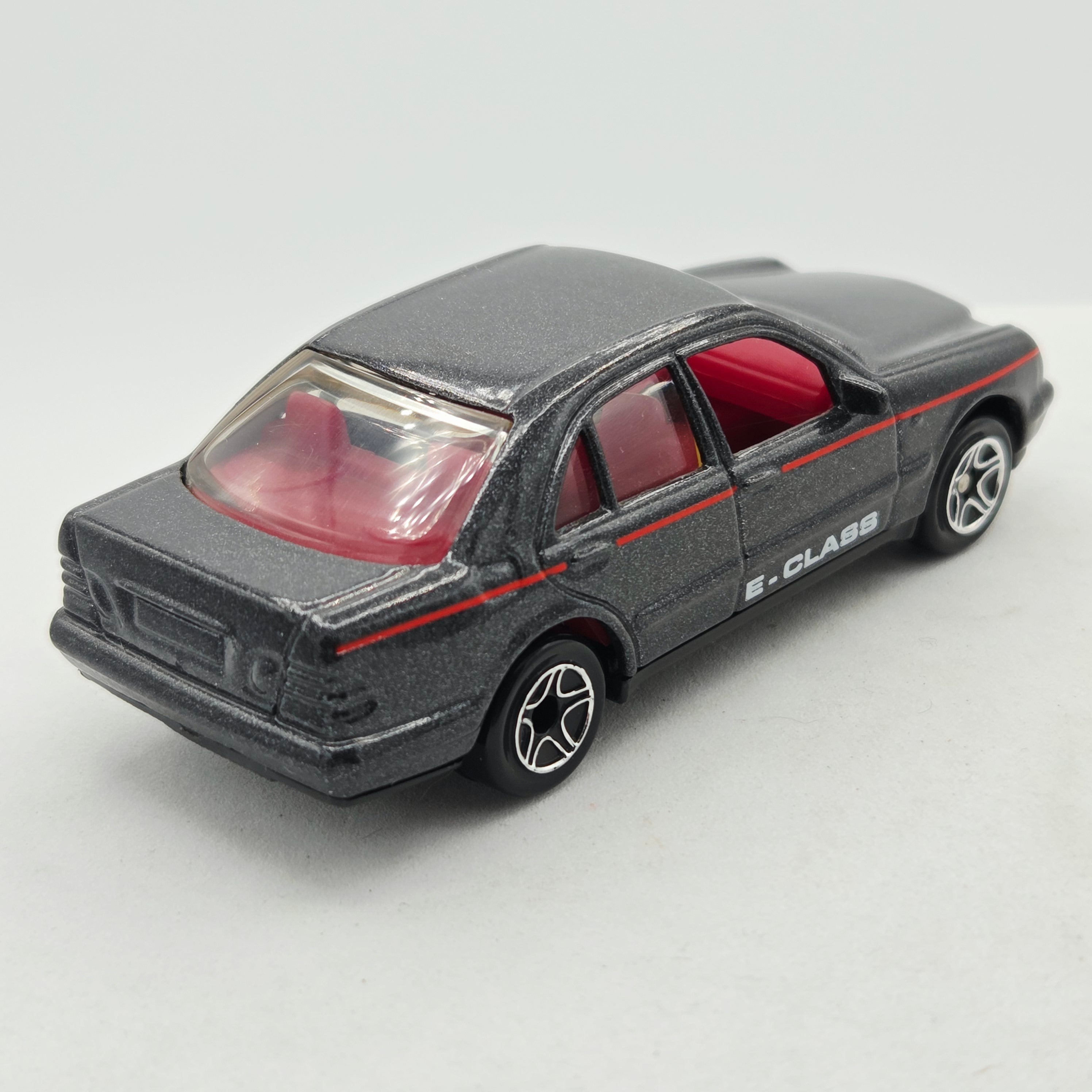 Matchbox Mercedes-Benz E-Class (1999 MBX Basics - Street Cruisers)