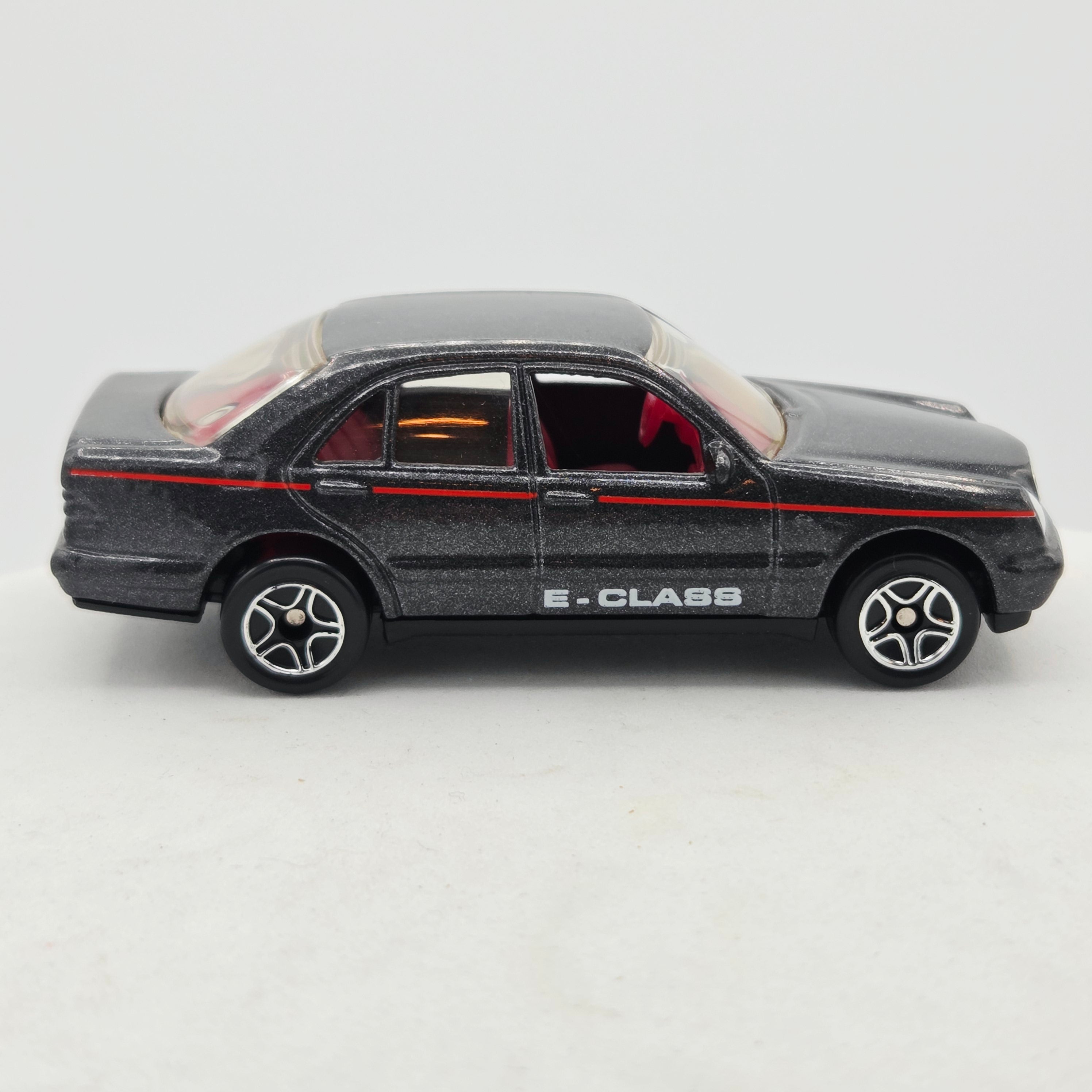 Matchbox Mercedes-Benz E-Class (1999 MBX Basics - Street Cruisers)
