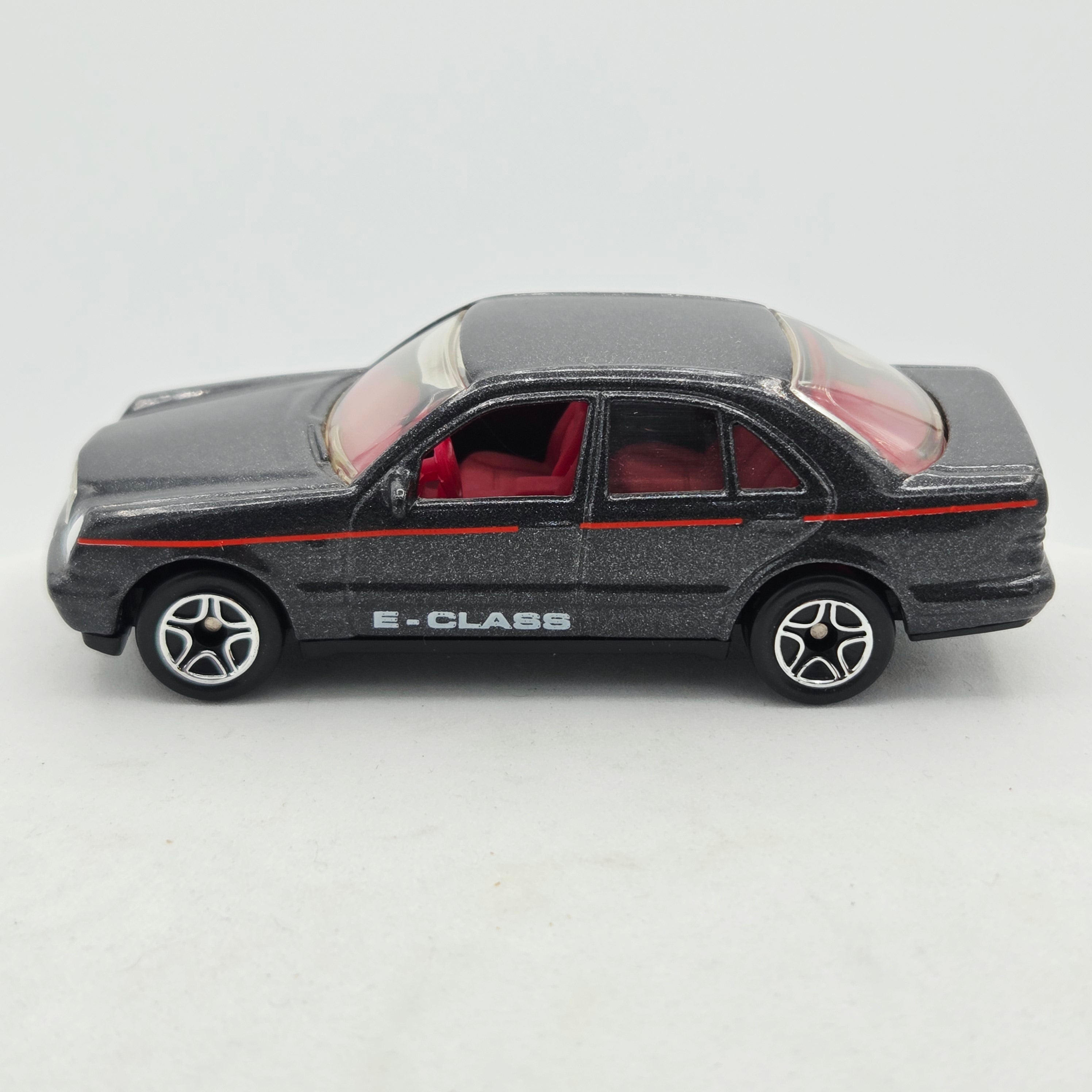 Matchbox Mercedes-Benz E-Class (1999 MBX Basics - Street Cruisers)