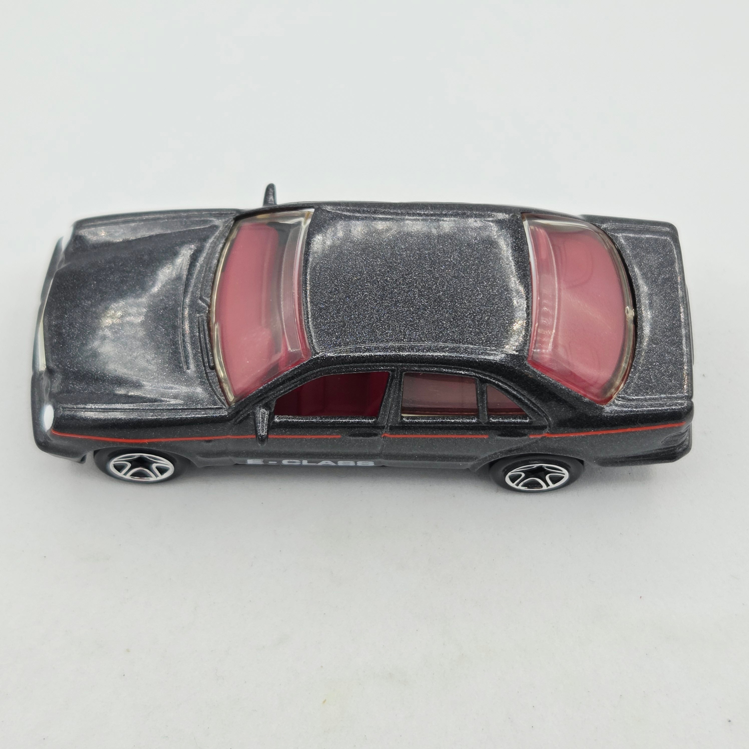 Matchbox Mercedes-Benz E-Class (1999 MBX Basics - Street Cruisers)