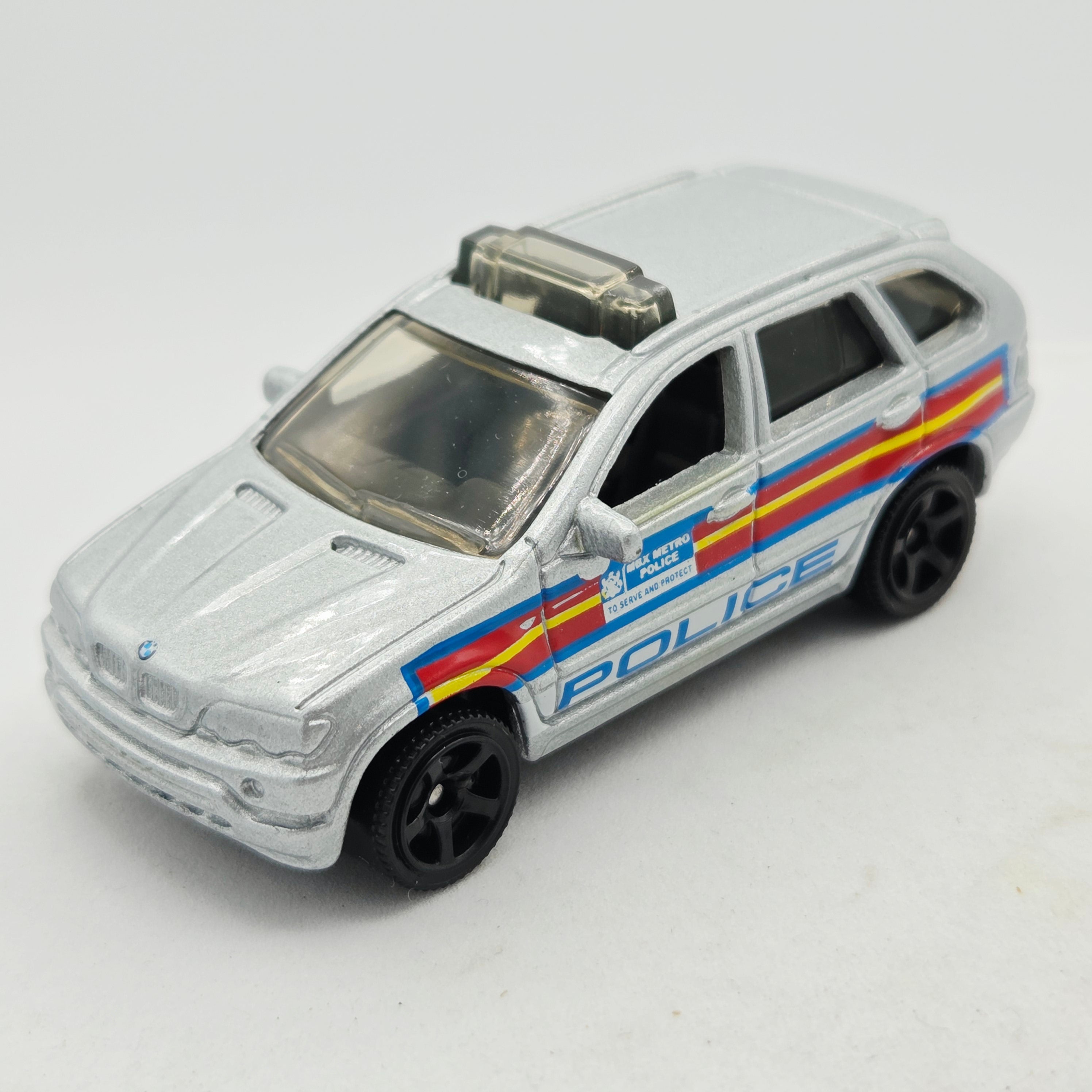 Matchbox BMW X5 Police (2014 MBX Basic - Heroic Rescue)