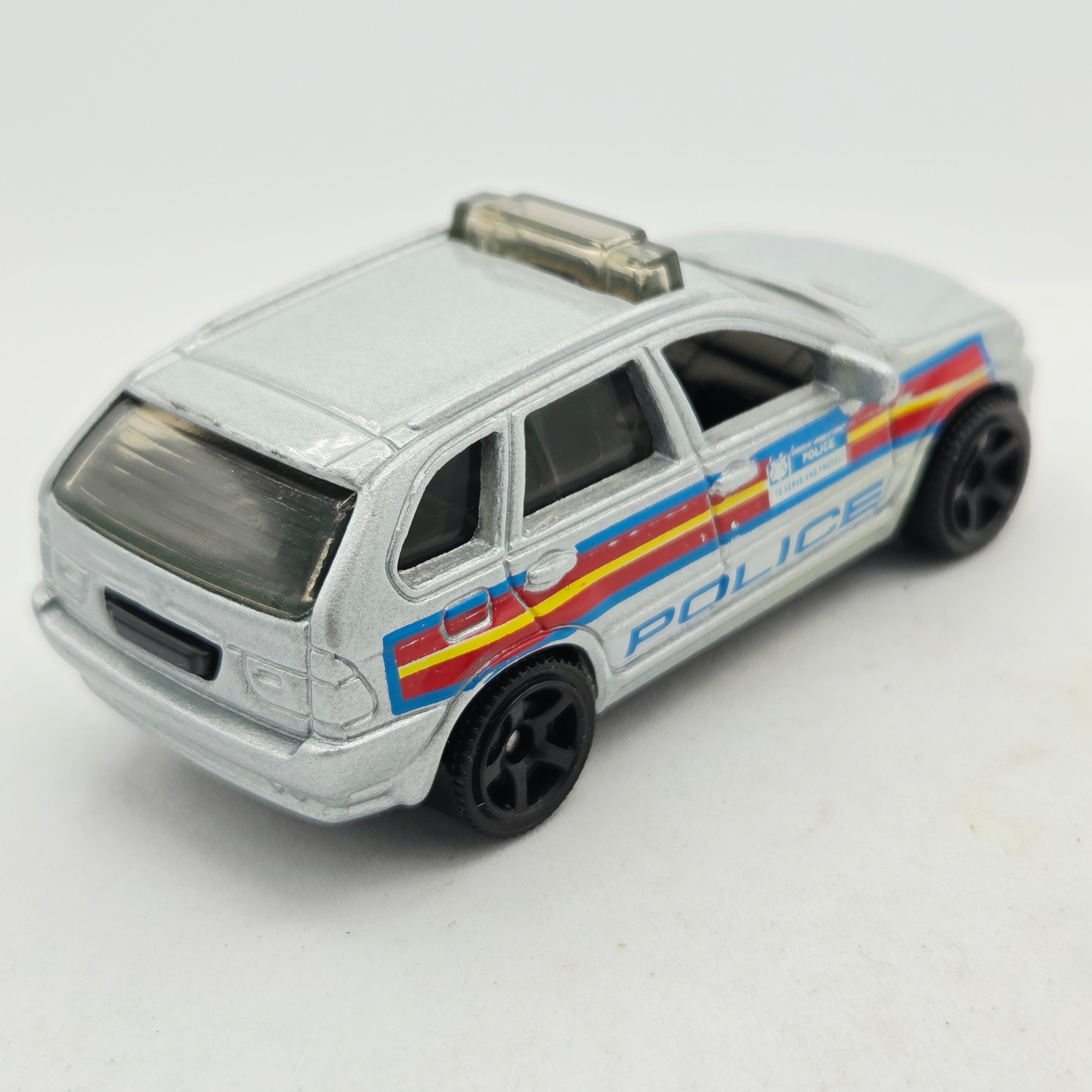 Matchbox BMW X5 Police (2014 MBX Basic - Heroic Rescue)