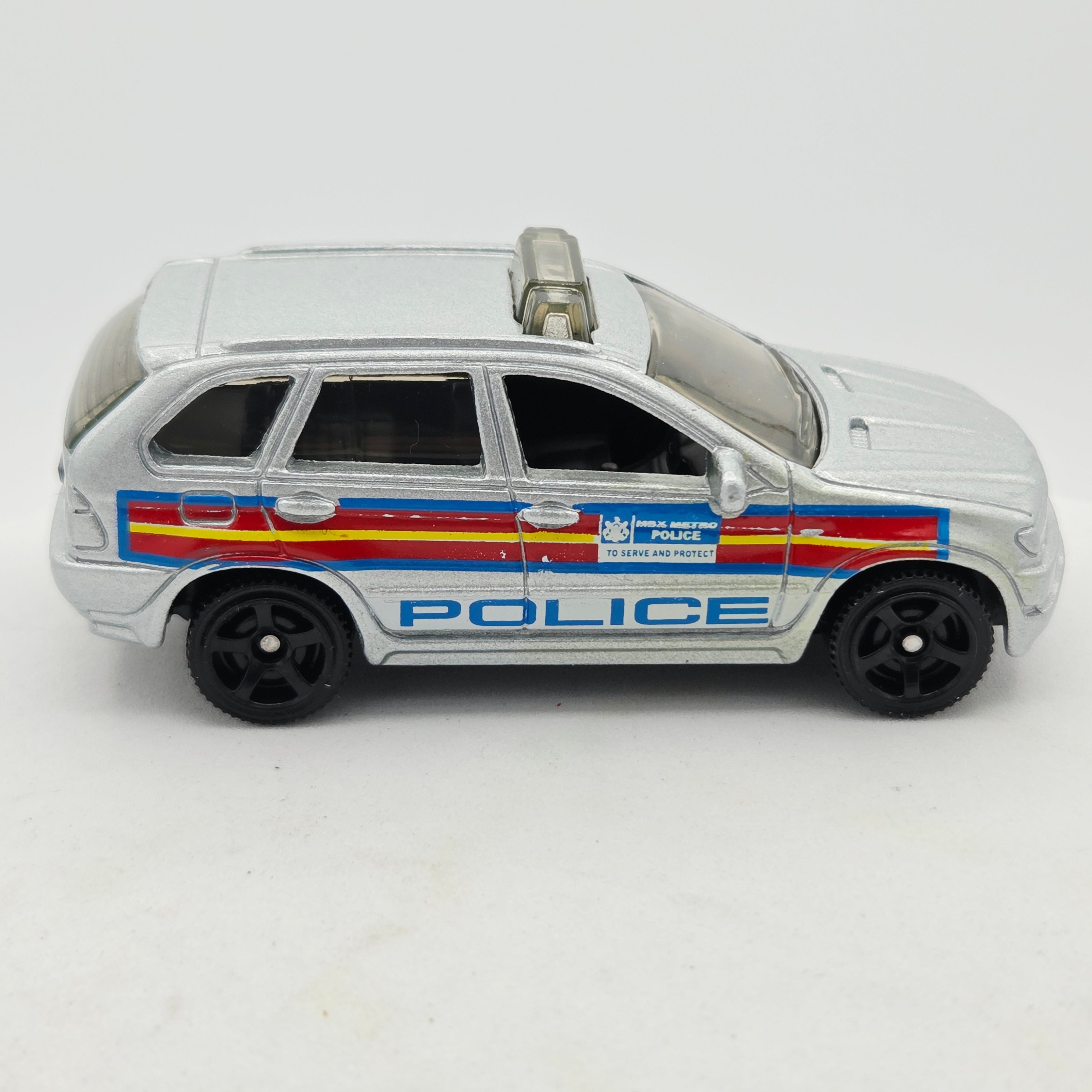 Matchbox BMW X5 Police (2014 MBX Basic - Heroic Rescue)