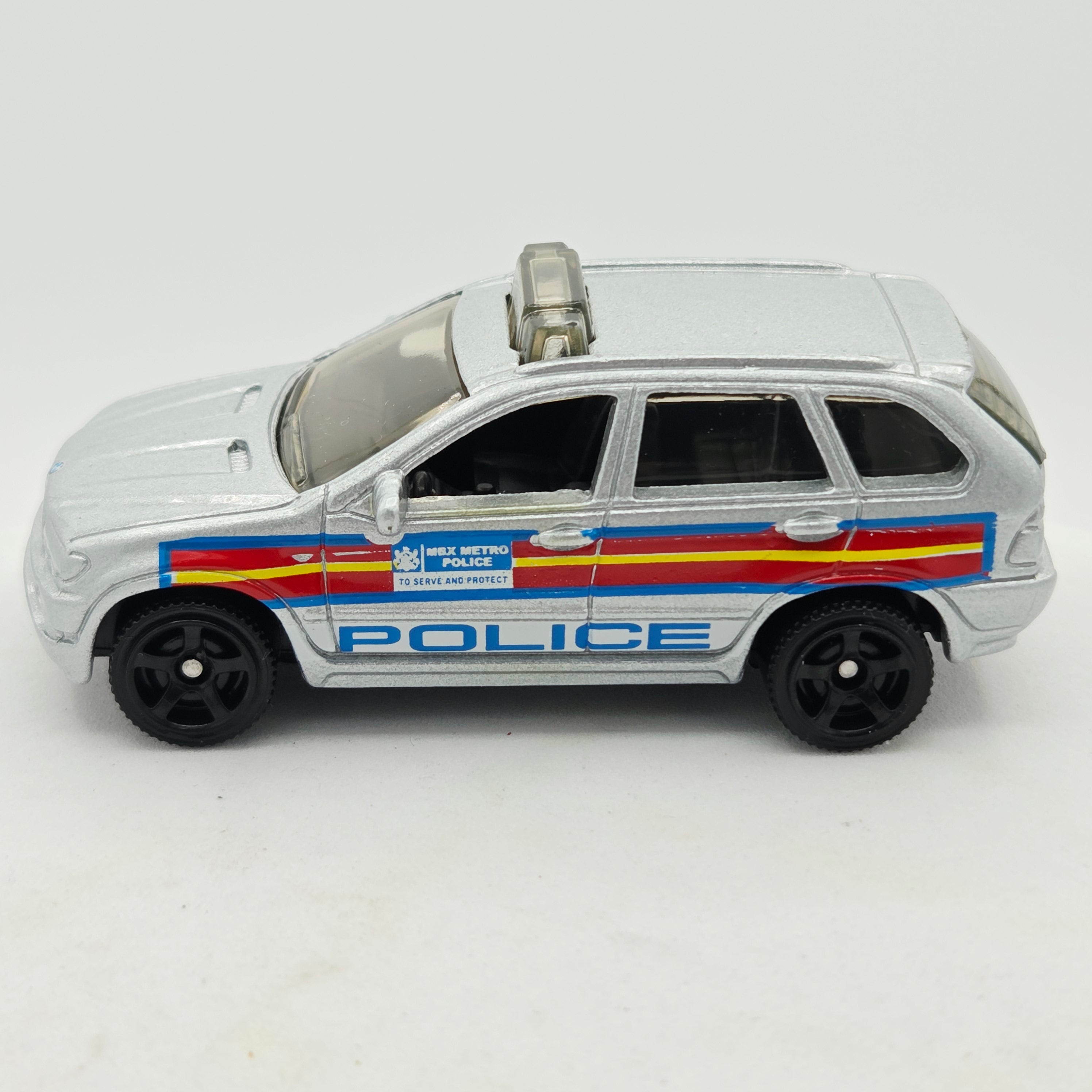 Matchbox BMW X5 Police (2014 MBX Basic - Heroic Rescue)