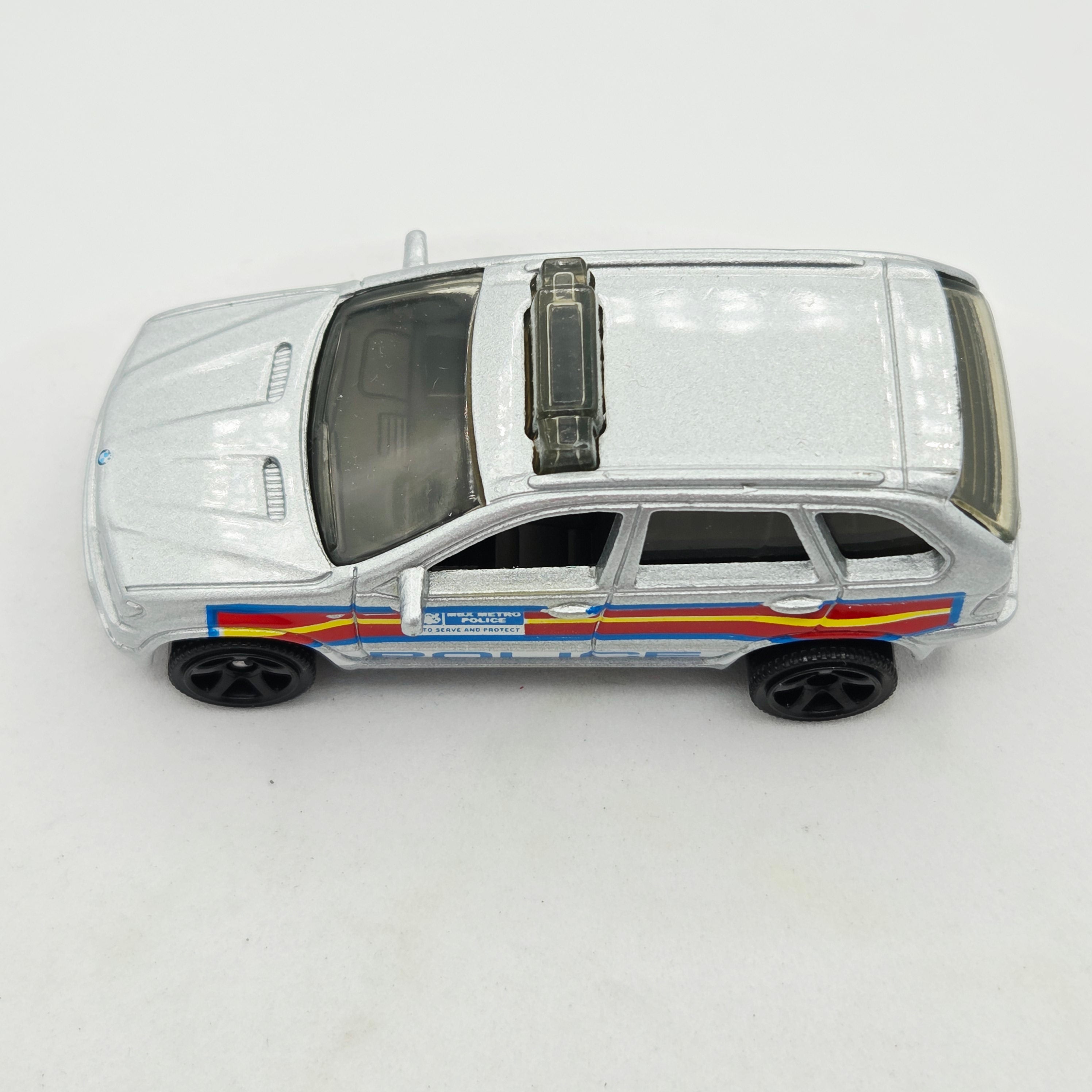 Matchbox BMW X5 Police (2014 MBX Basic - Heroic Rescue)