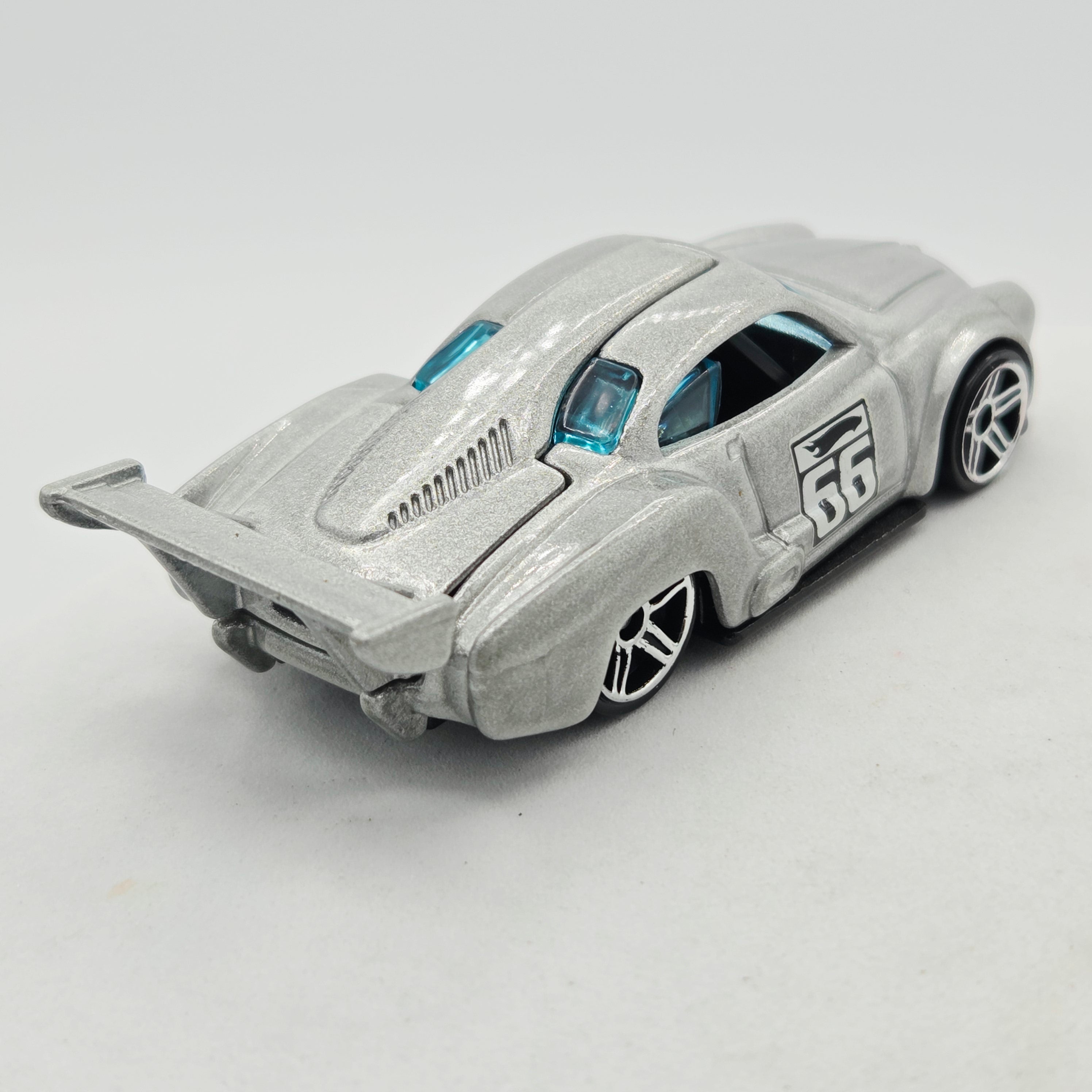 Hot Wheels Volkswagen Karmann Ghia (2006 HW Basic - New Models)