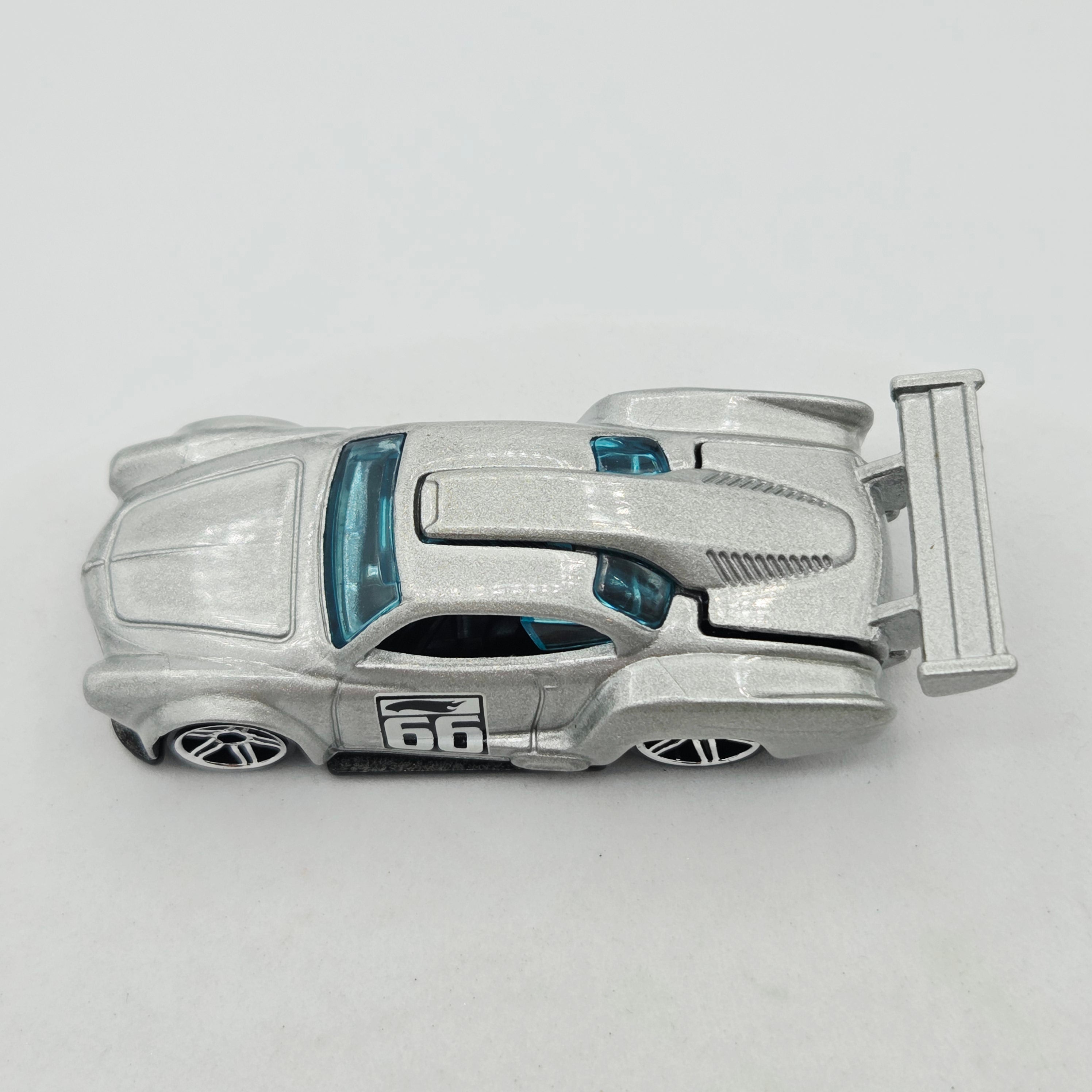 Hot Wheels Volkswagen Karmann Ghia (2006 HW Basic - New Models)