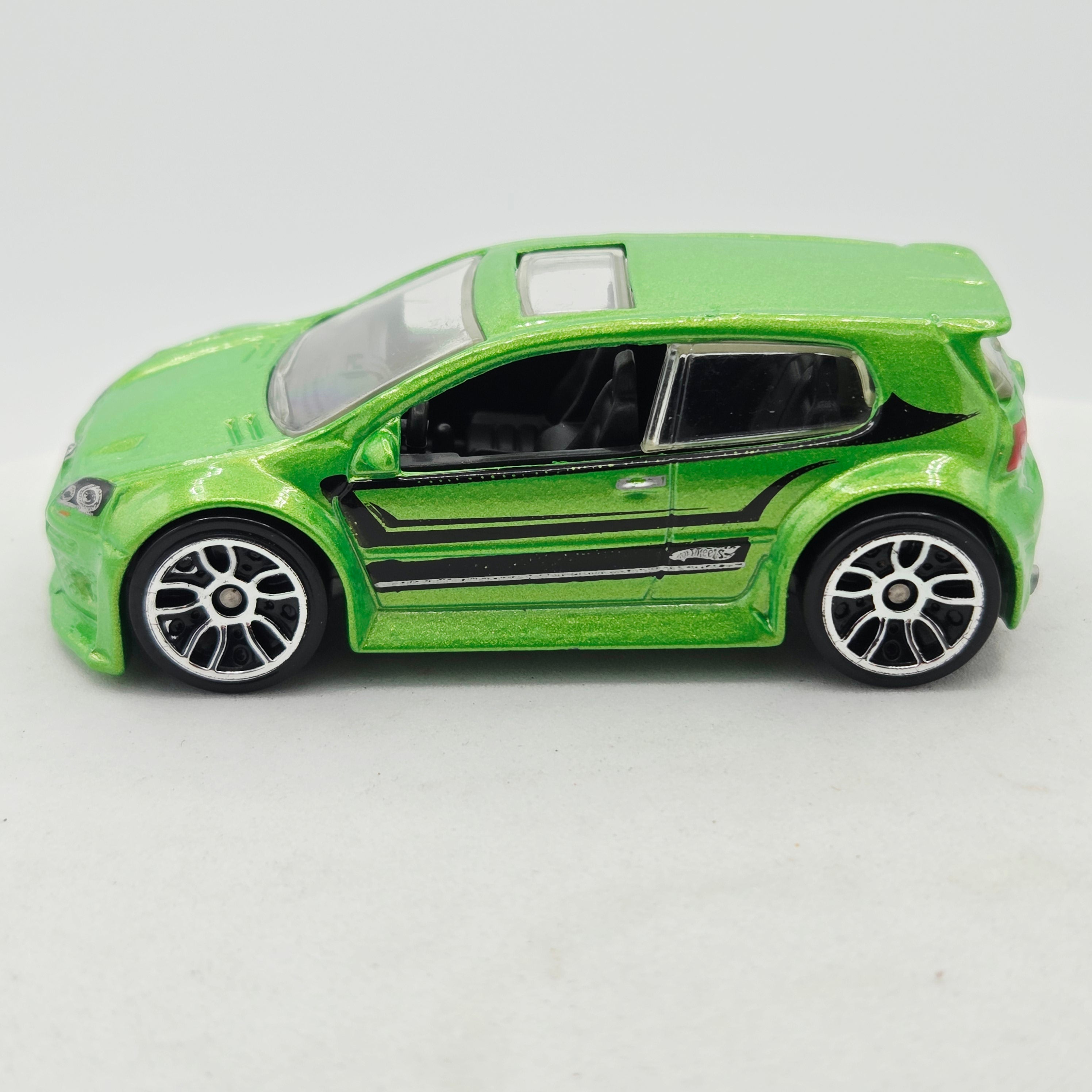 Hot Wheels Volkswagen Golf GTI (2010 HW Basic - Nightburnerz)