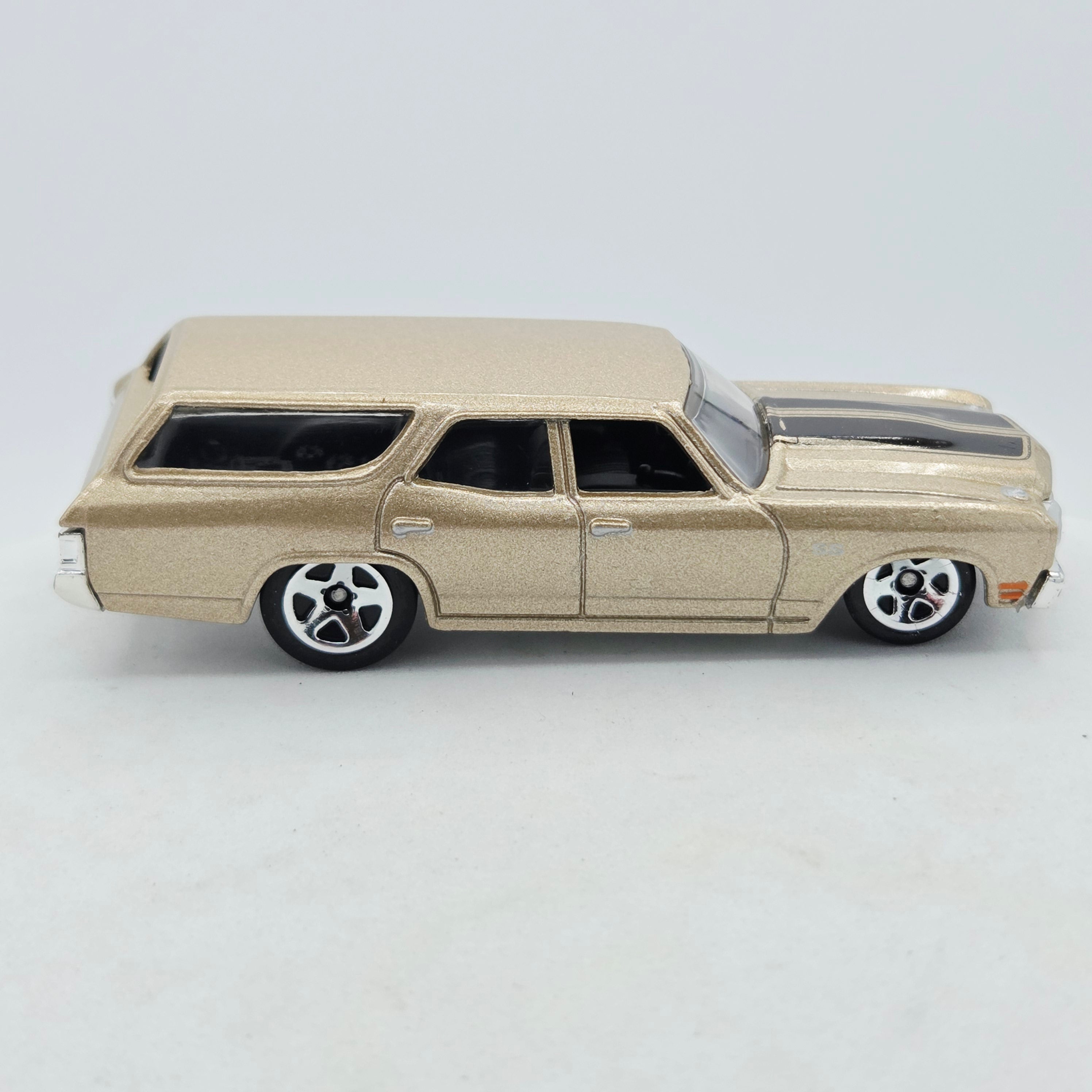 Hot Wheels '70 Chevy Chevelle SS Wagon, Gold (2009 HW Basic - Premiere)
