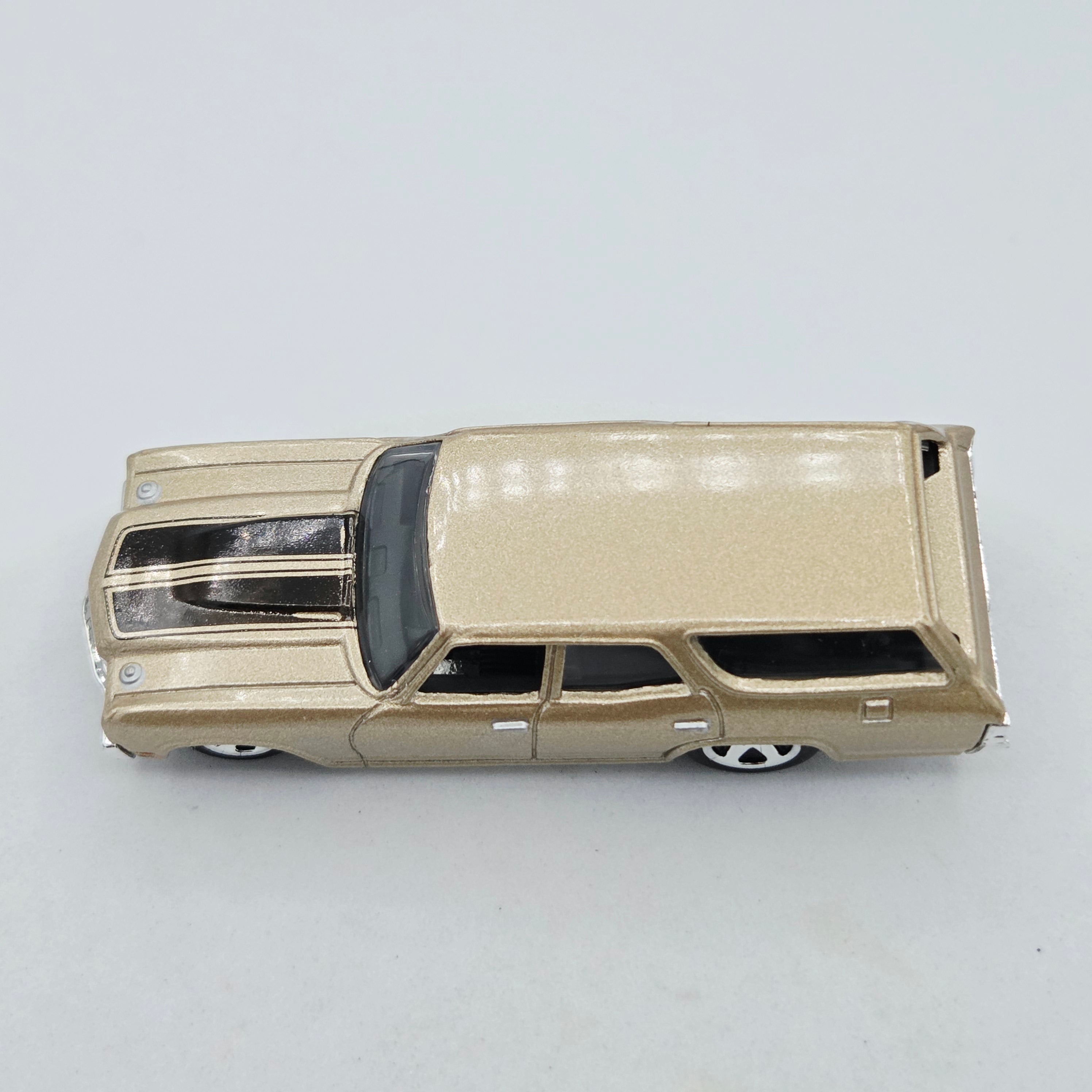 Hot Wheels '70 Chevy Chevelle SS Wagon, Gold (2009 HW Basic - Premiere)
