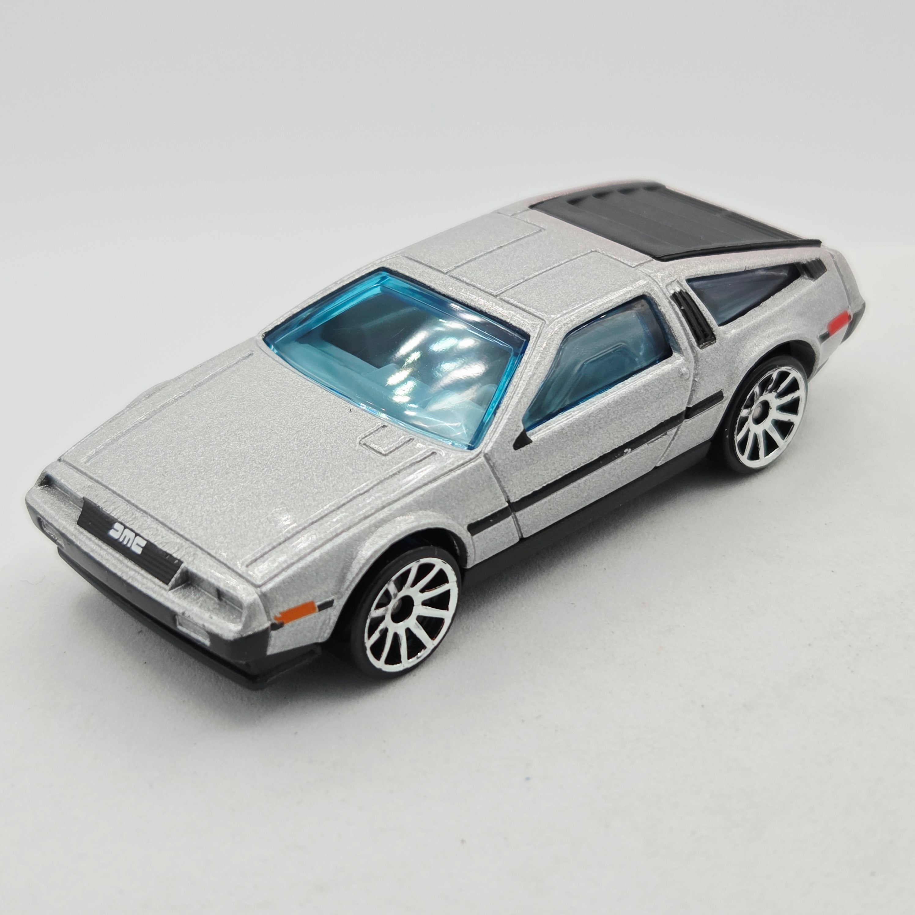 Hot Wheels '81 Delorean DMC-12 (2010 HW Basic - New Models)