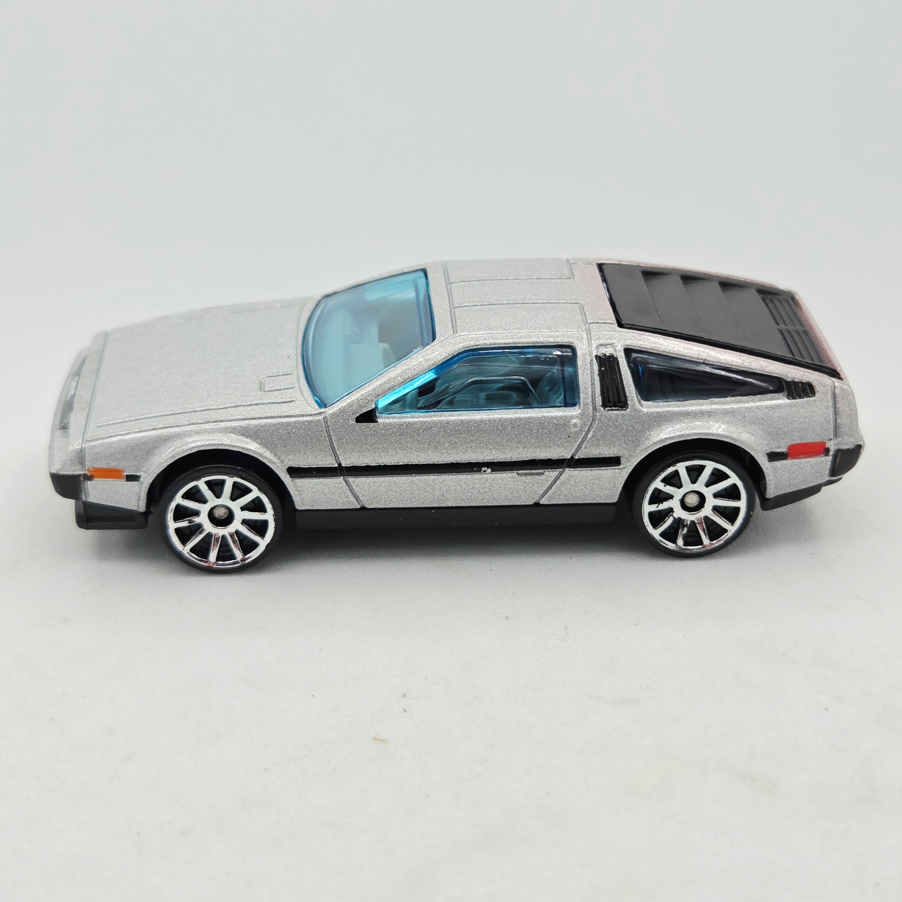 Hot Wheels '81 Delorean DMC-12 (2010 HW Basic - New Models)
