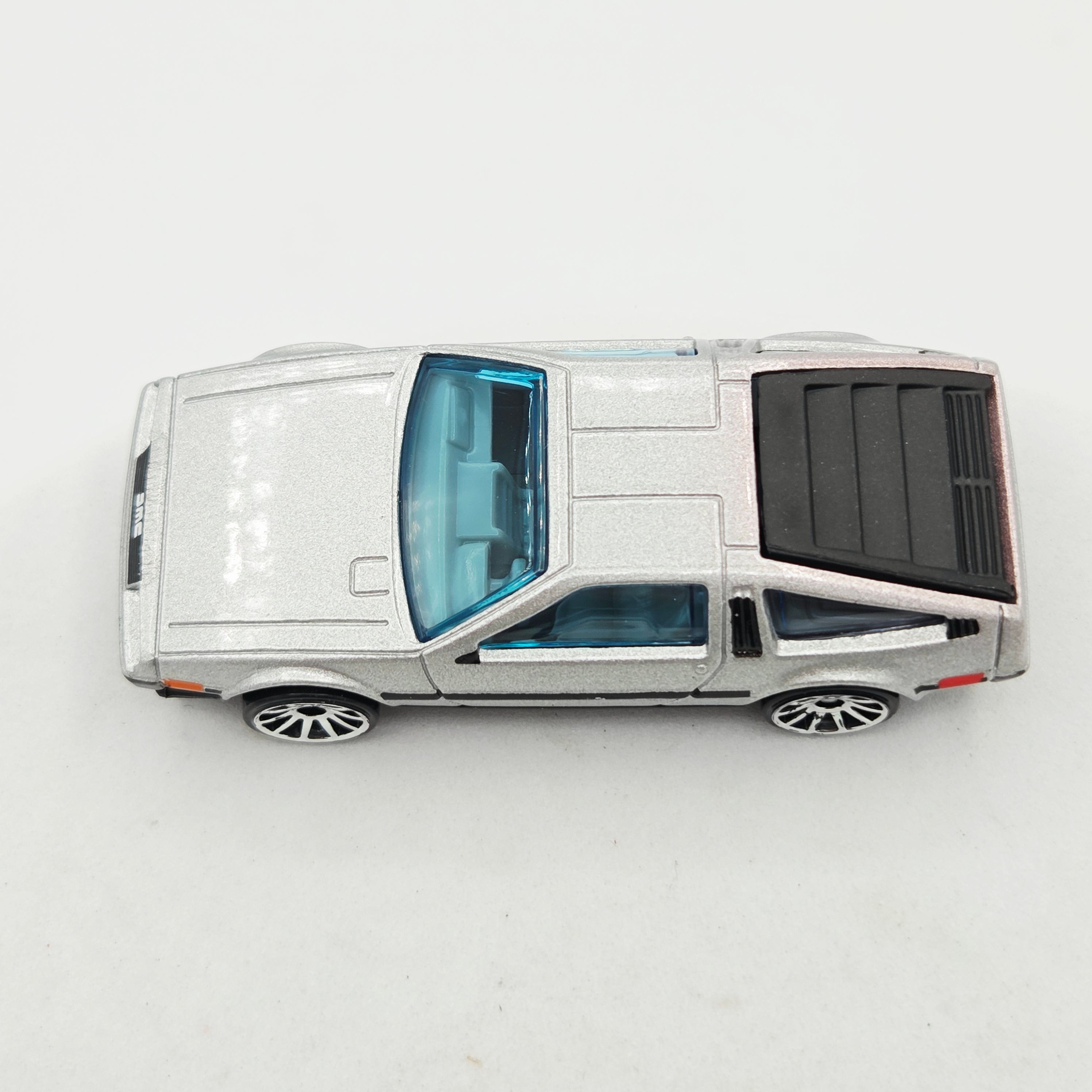 Hot Wheels '81 Delorean DMC-12 (2010 HW Basic - New Models)