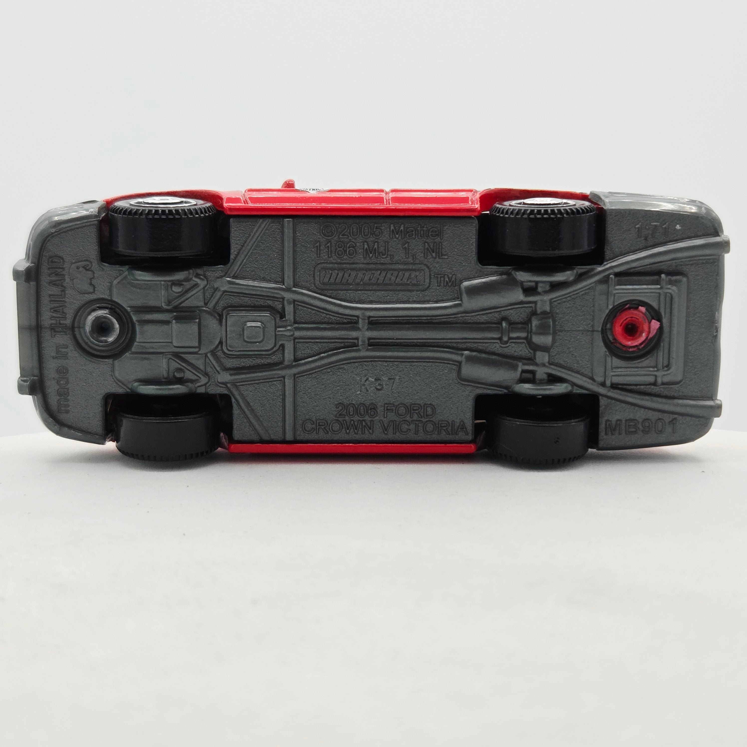 Matchbox '06 Ford Crown Victoria "Fire Chief" (2017 MBX 5 Pack City Service - Multipack Exclusive)