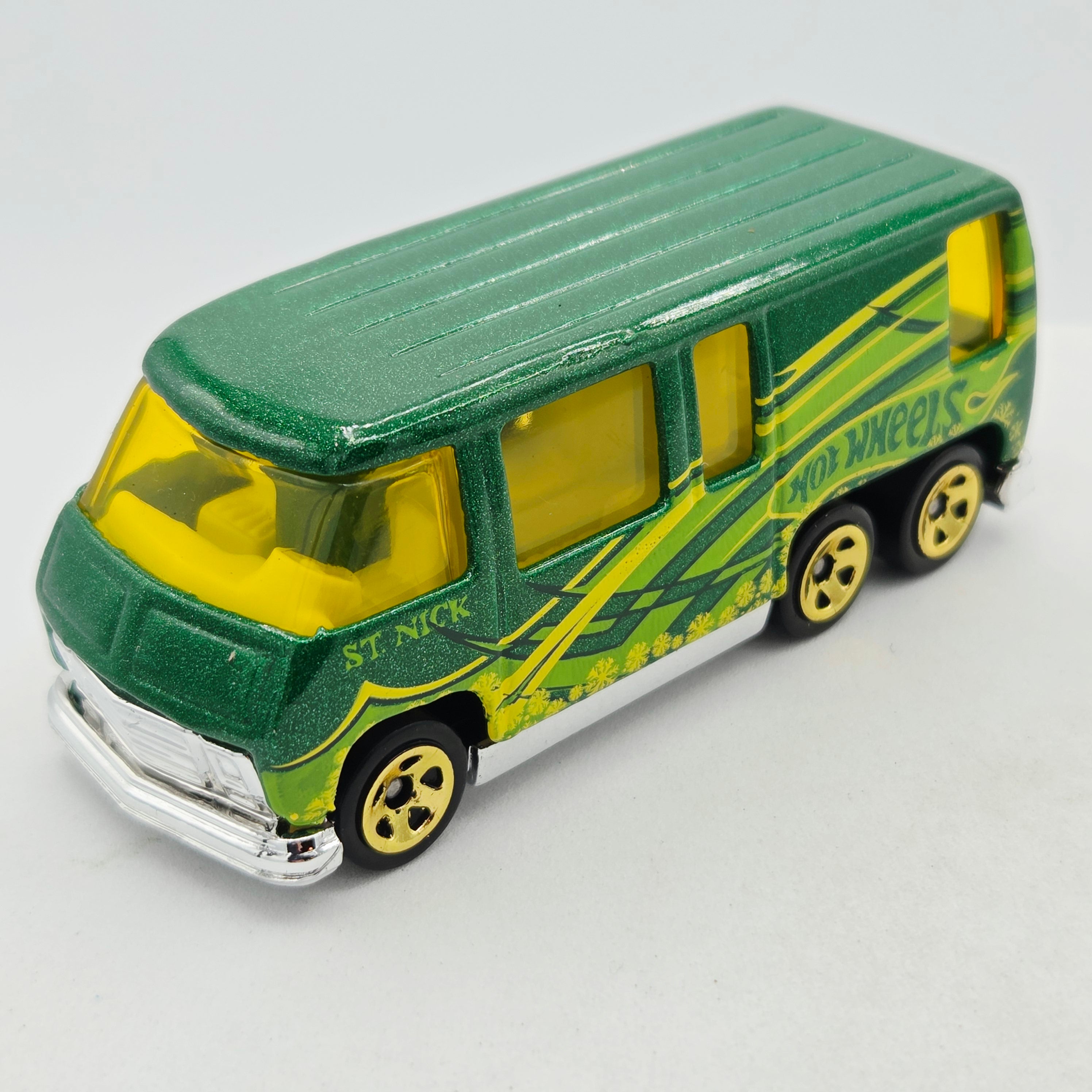 Hot Wheels GMC Motorhome RV Van (2008 HW Holiday Hot Rods 3 Pack - Target Stores Exclusive)