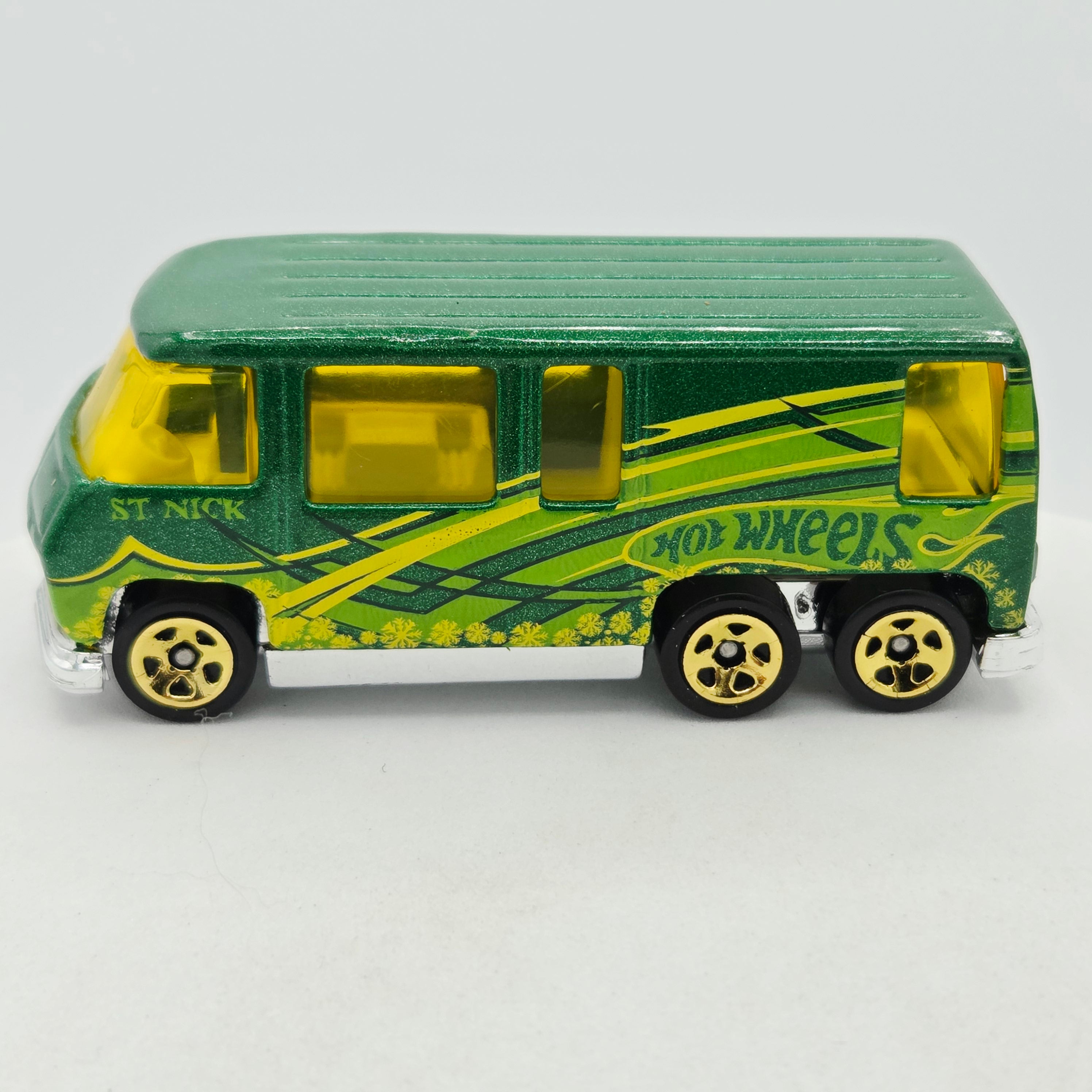 Hot Wheels GMC Motorhome RV Van (2008 HW Holiday Hot Rods 3 Pack - Target Stores Exclusive)