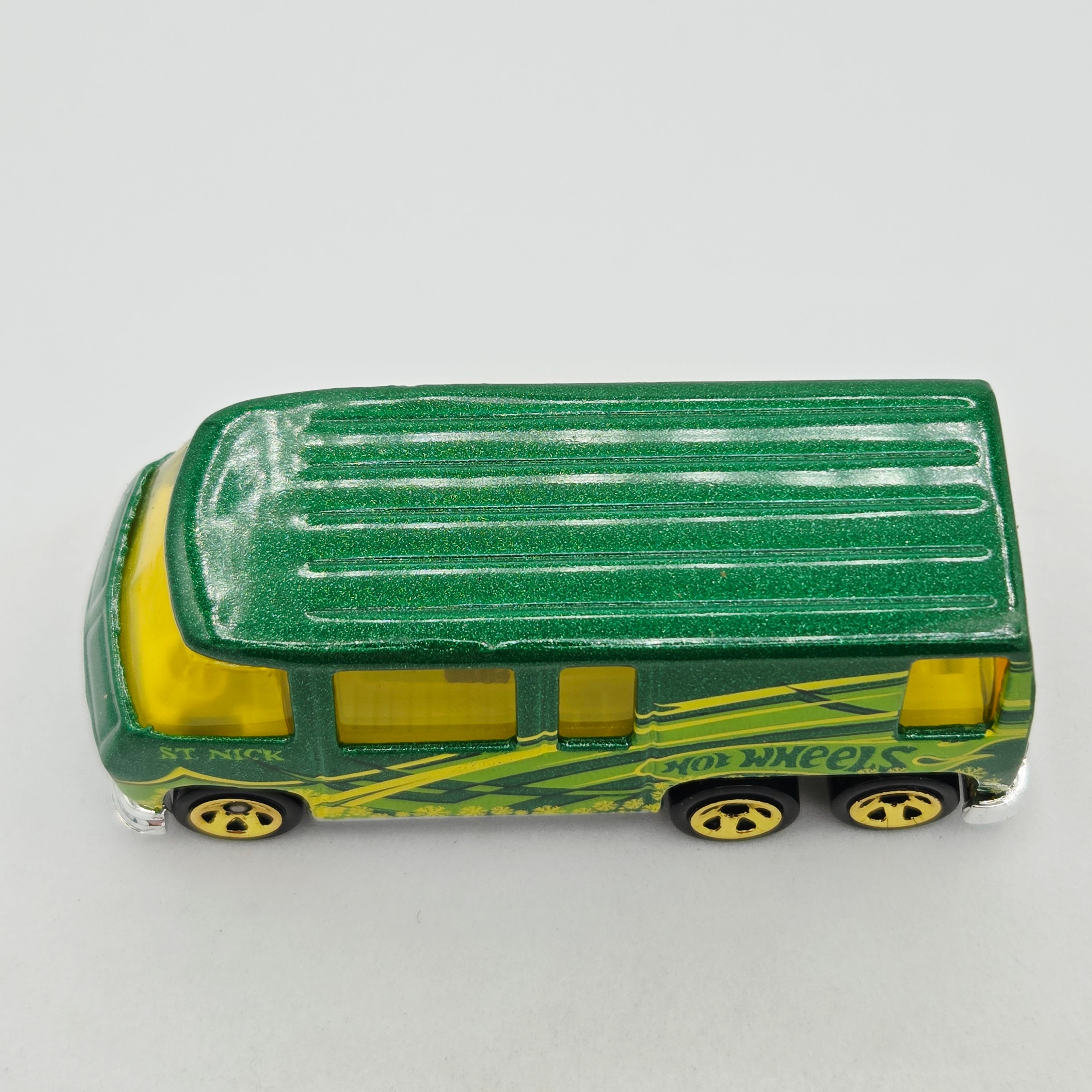 Hot Wheels GMC Motorhome RV Van (2008 HW Holiday Hot Rods 3 Pack - Target Stores Exclusive)