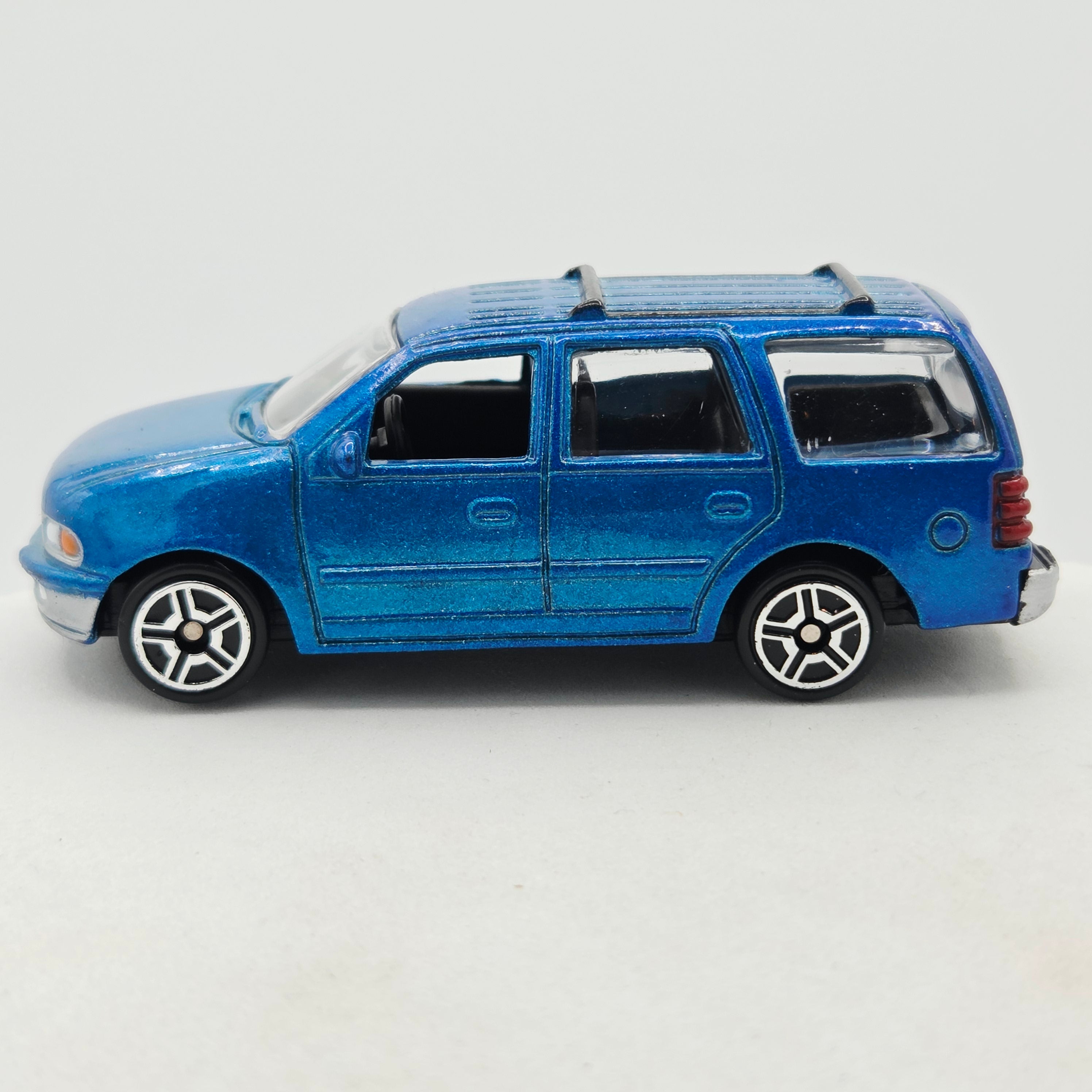 Motormax Ford Expedition #6021 (Super Wheels Special Edition)