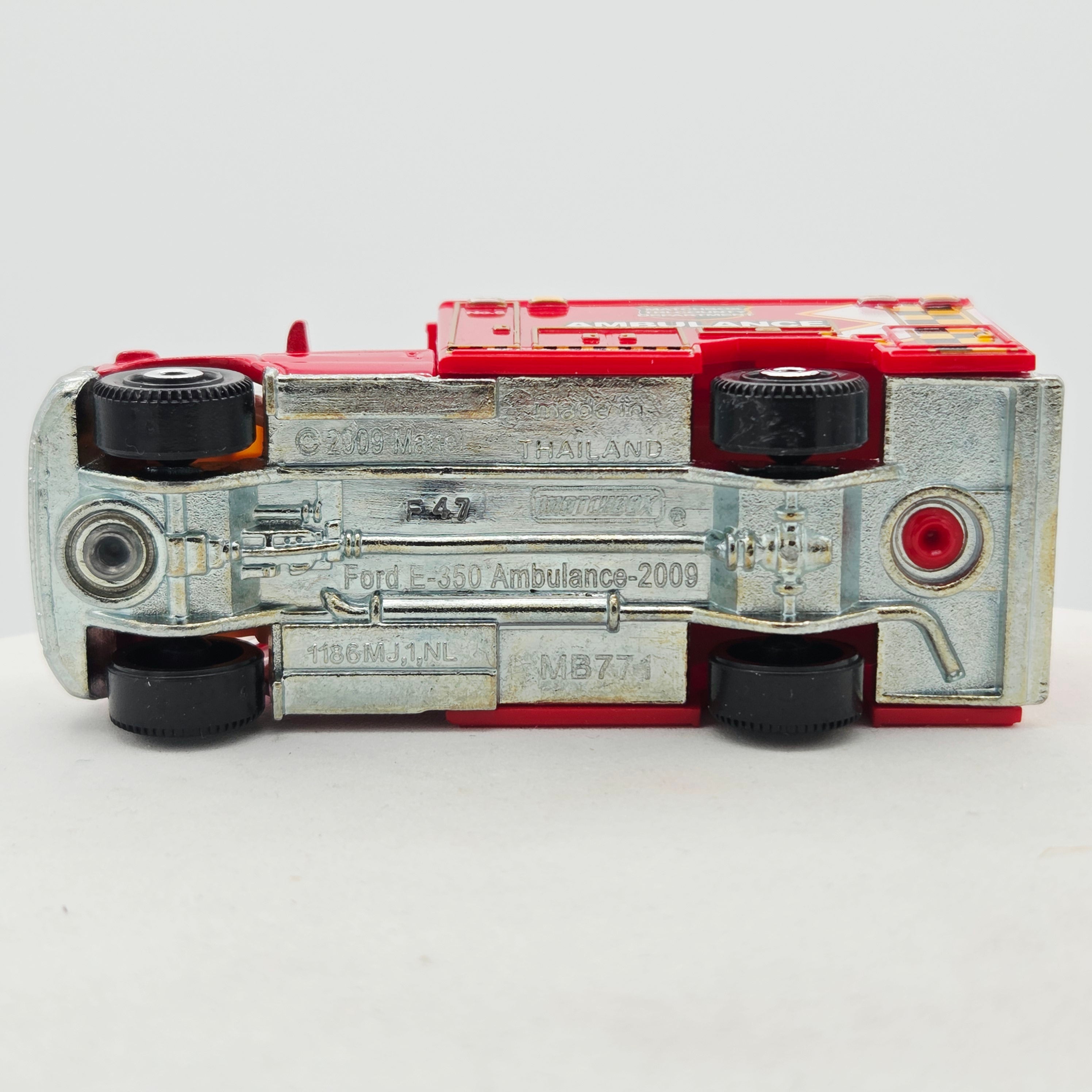 Matchbox '09 Ford F-350 Ambulance "Tri-County", Loose (2014 MBX Basic - Heroic Rescue)
