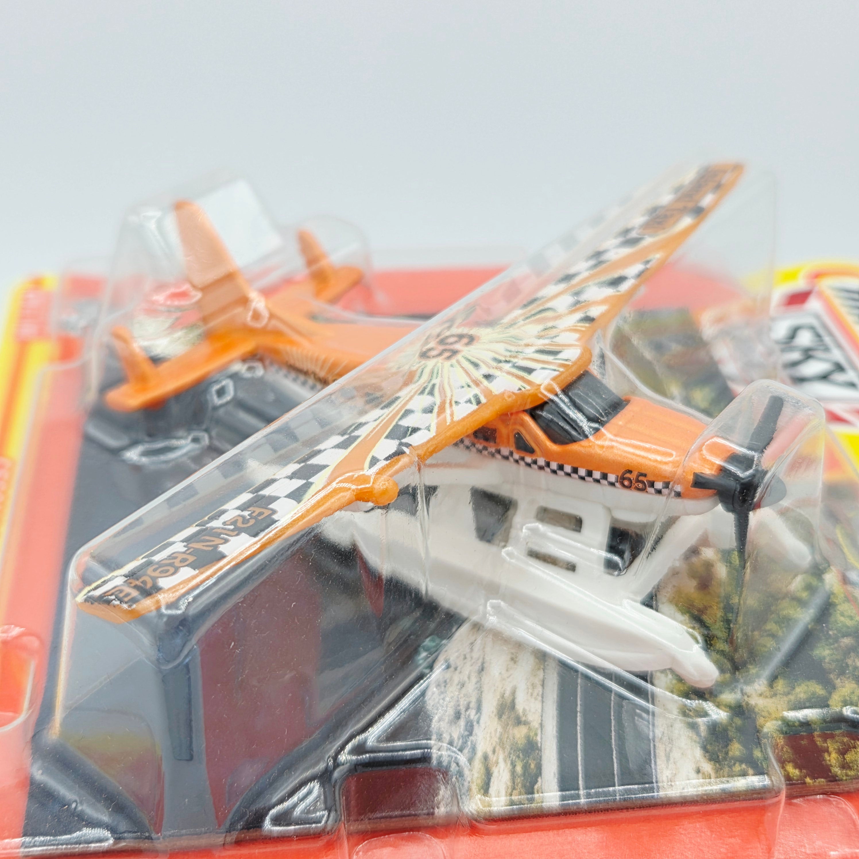 Matchbox Cessna Caravan Airplane w/ playmat "Island Taxi" (2024 Sky Busters) *Damaged Corner*