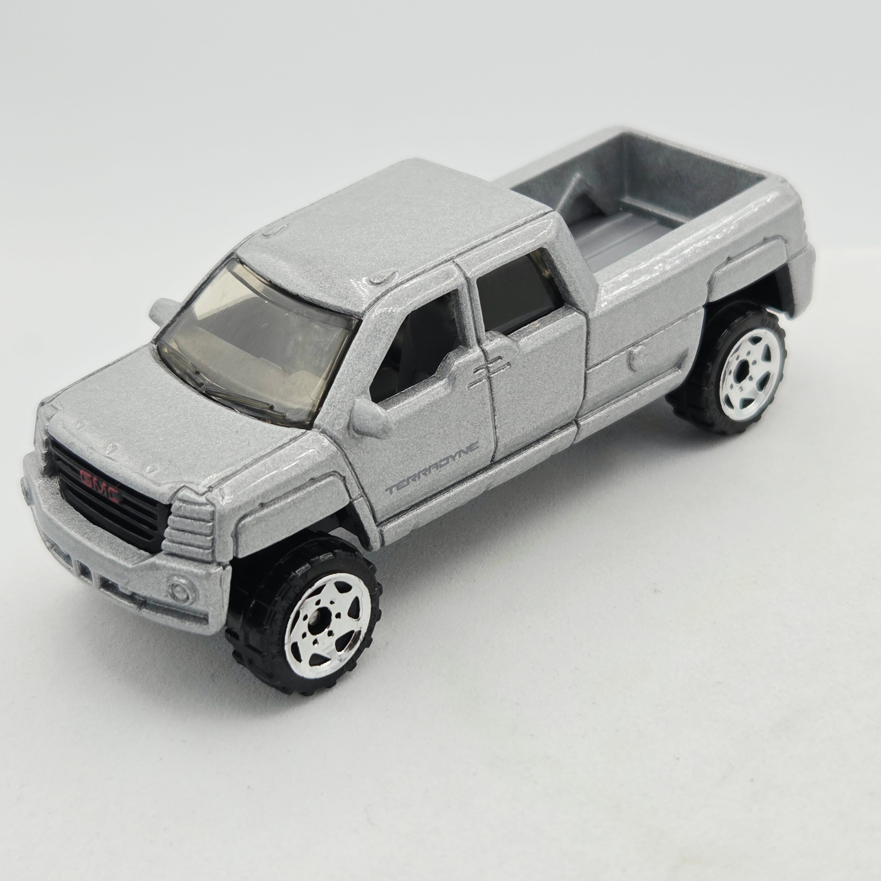 Matchbox GMC Terradyne Pickup (2003 MBX Basic - Hero City)