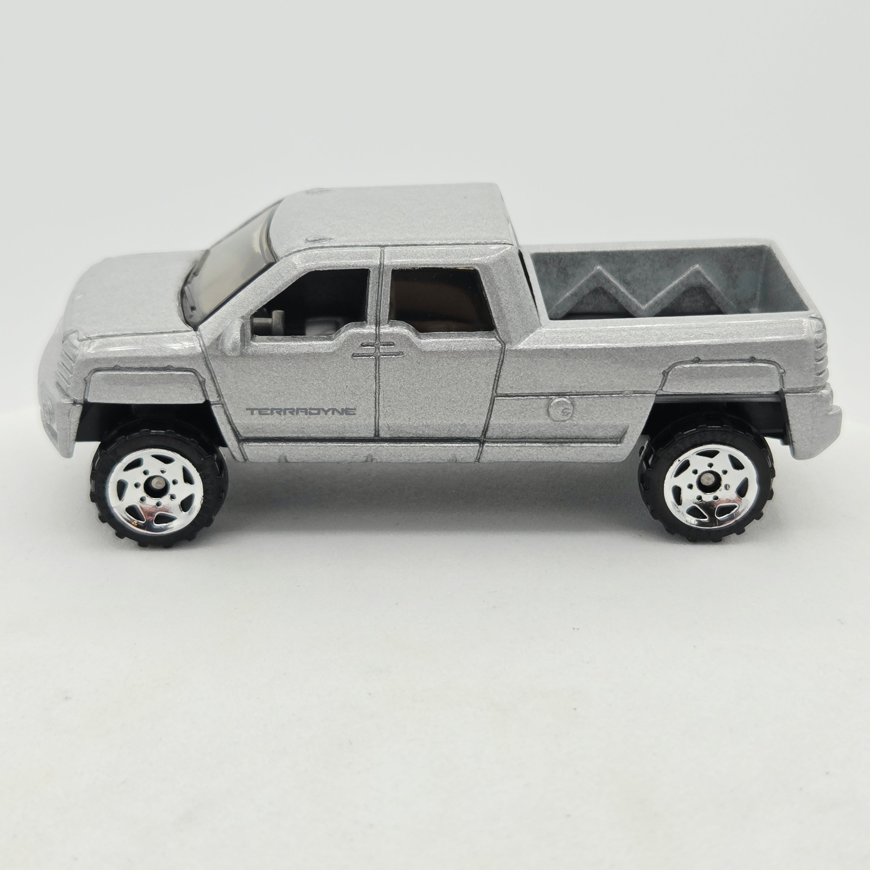 Matchbox GMC Terradyne Pickup (2003 MBX Basic - Hero City)