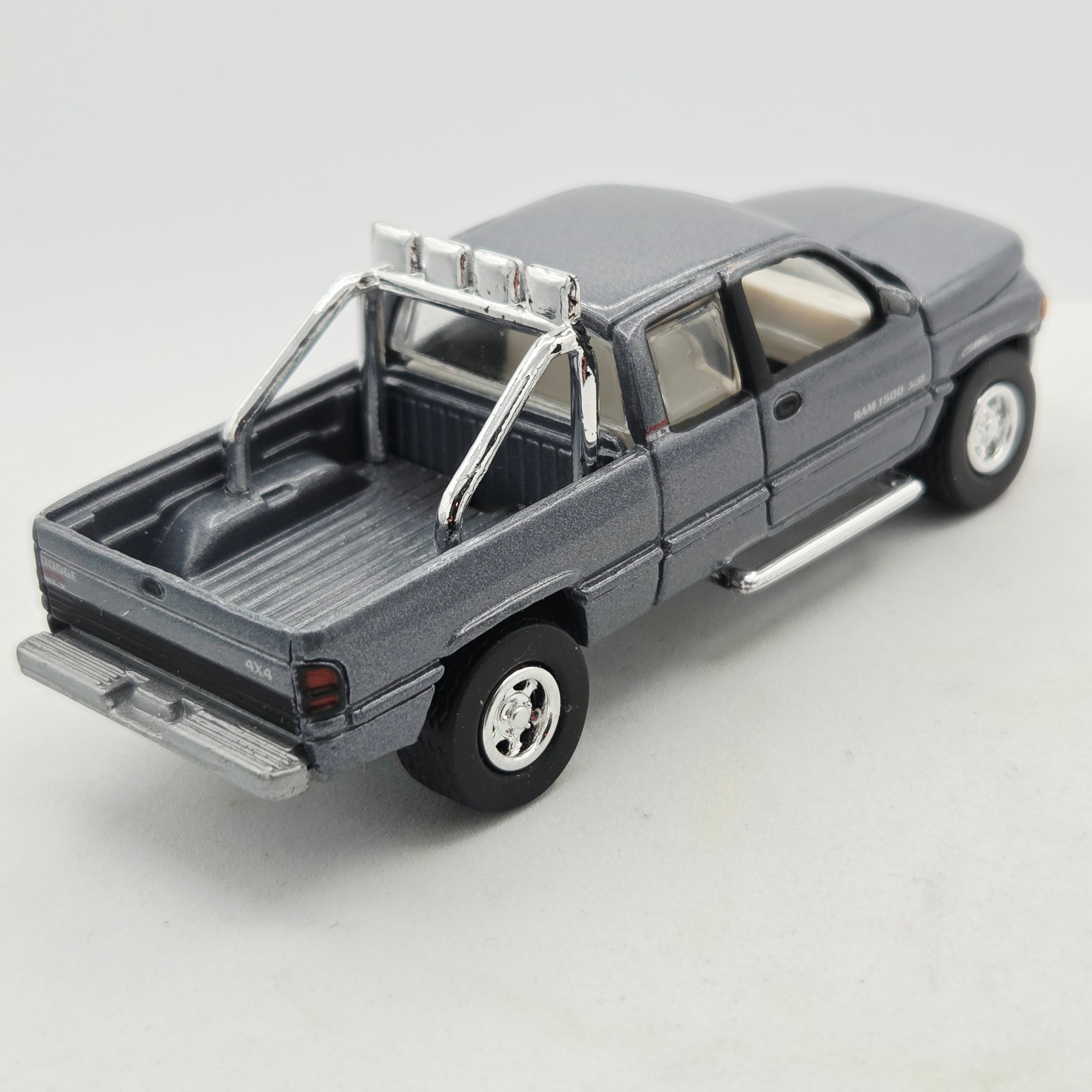 Johnny Lightning '96 Dodge Ram Pickup - 1:64, Walker Texas Ranger (1999 Hollywood on Wheels)