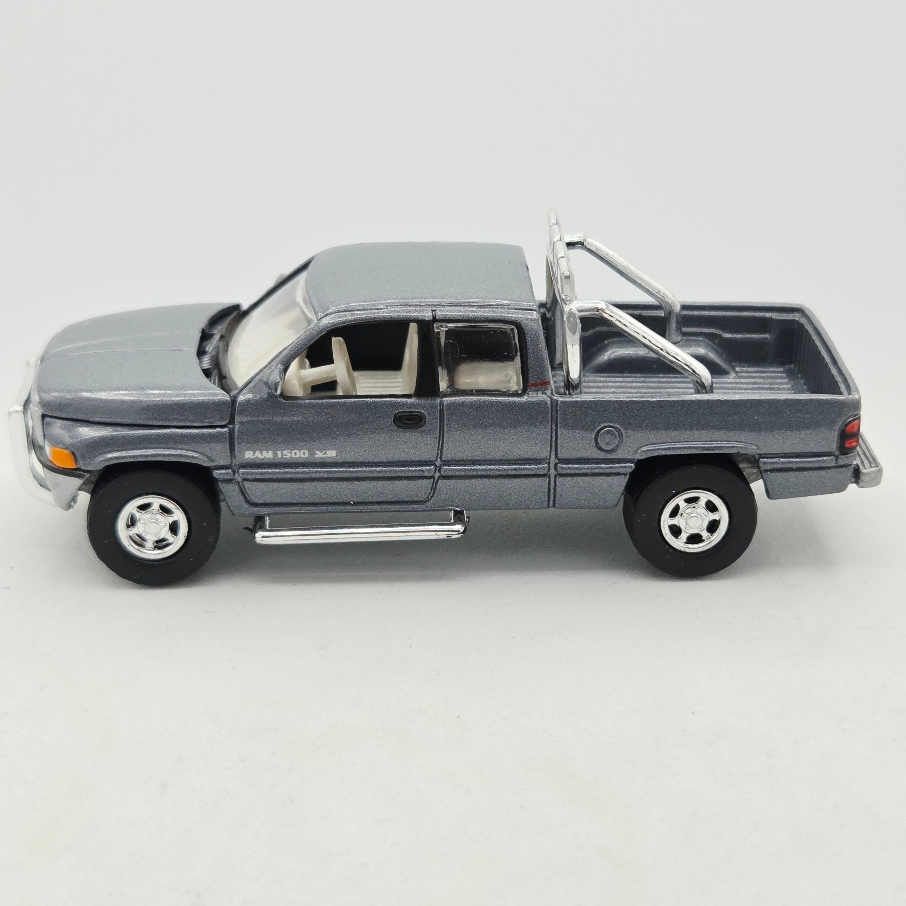 Johnny Lightning '96 Dodge Ram Pickup - 1:64, Walker Texas Ranger (1999 Hollywood on Wheels)