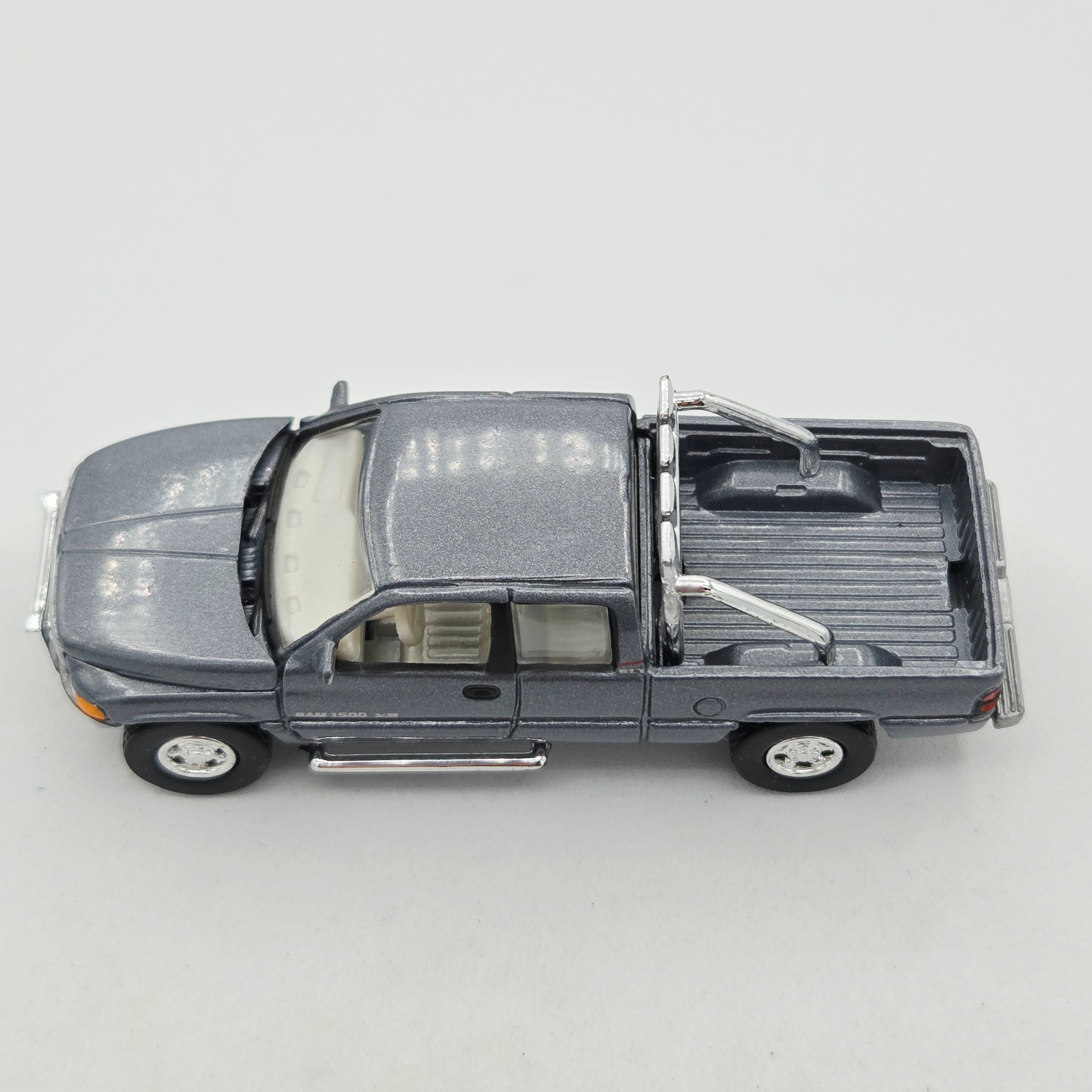 Johnny Lightning '96 Dodge Ram Pickup - 1:64, Walker Texas Ranger (1999 Hollywood on Wheels)