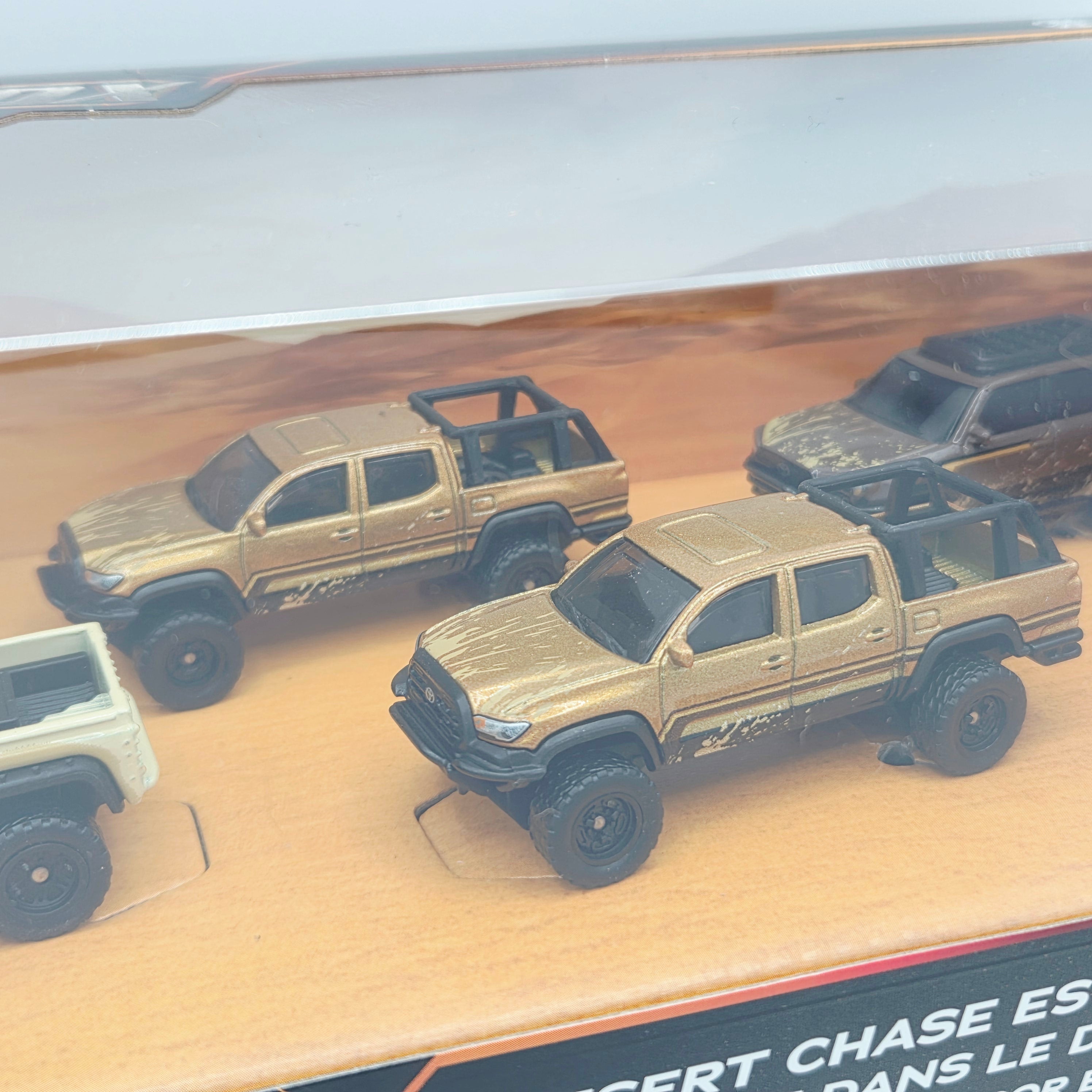 Matchbox Desert Chase Escape Diorama - Toyota 4runner, Tacoma, Land Rover 6x6 (2026 Matchbox Movie Multipack)