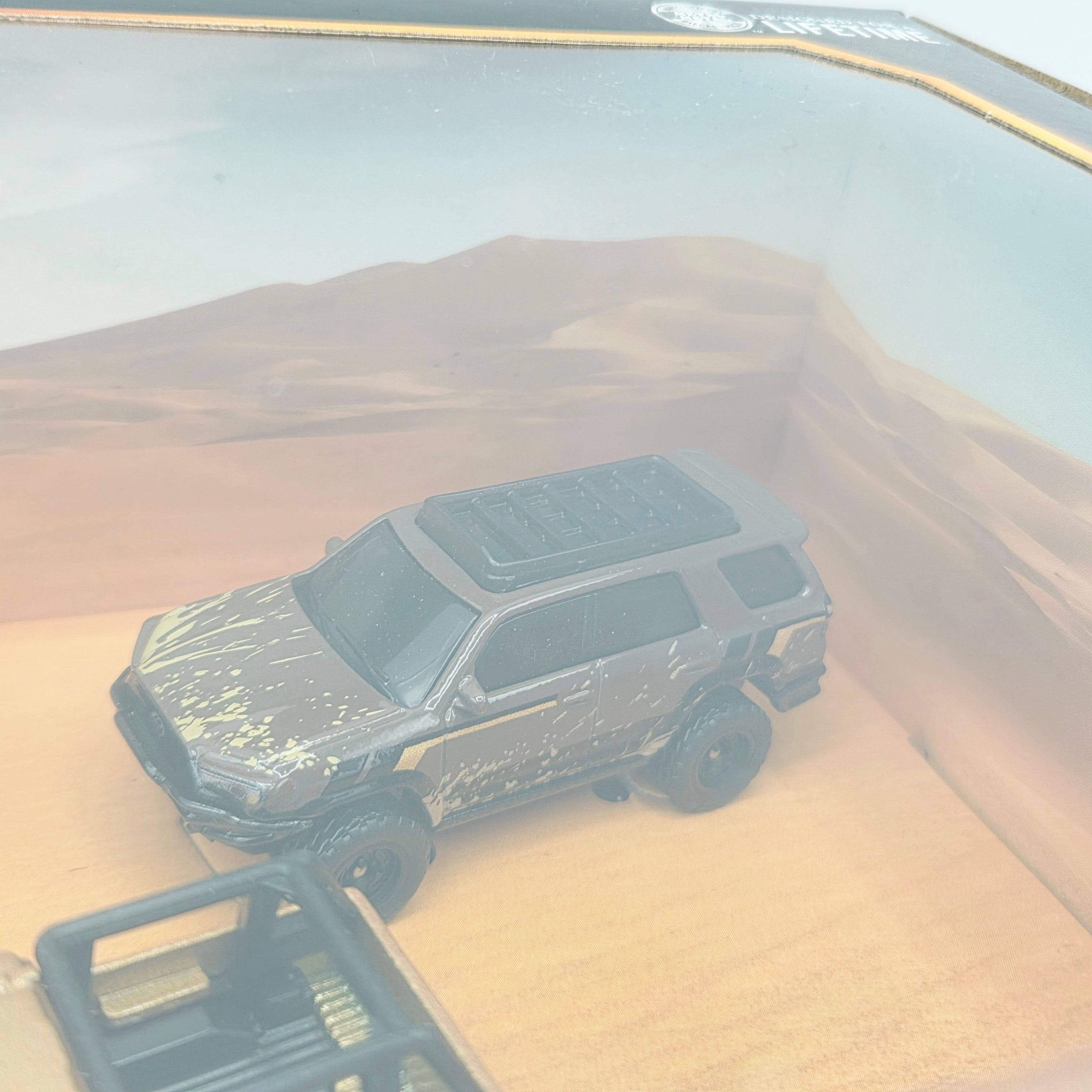 Matchbox Desert Chase Escape Diorama - Toyota 4runner, Tacoma, Land Rover 6x6 (2026 Matchbox Movie Multipack)