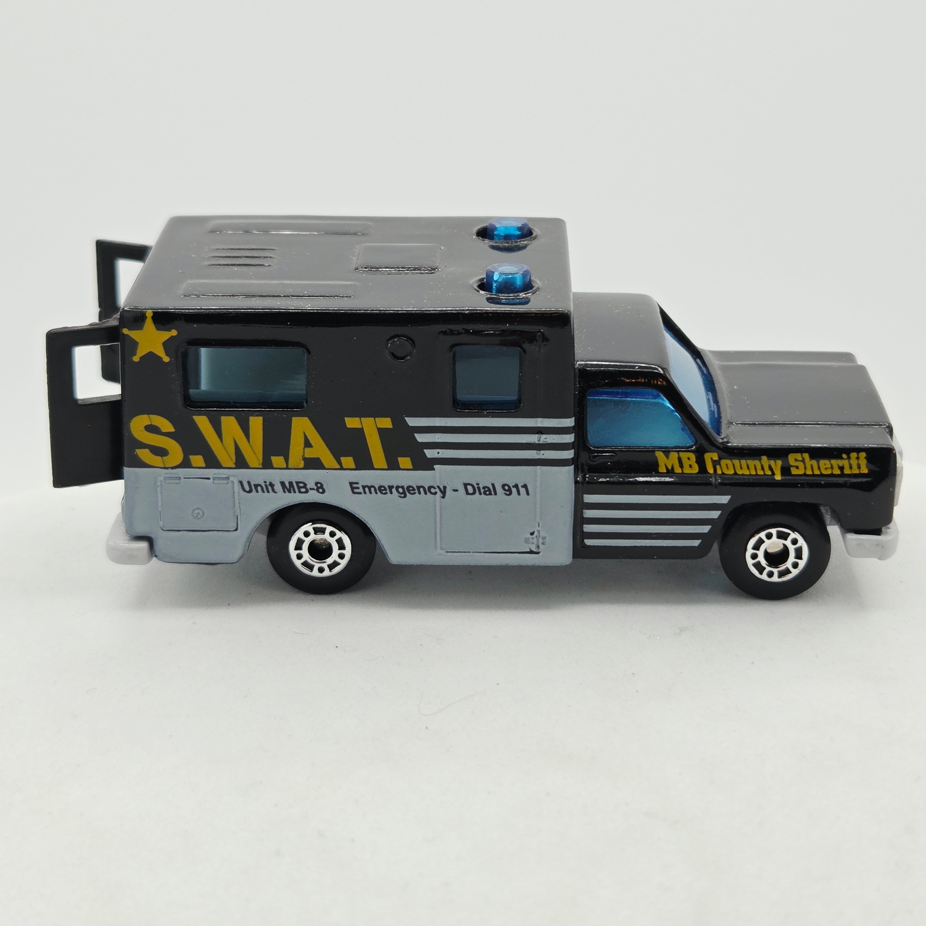 Matchbox '77 Chevy Ambulance "Sheriff" SWAT (1999 MBX Basics - Law & Order)