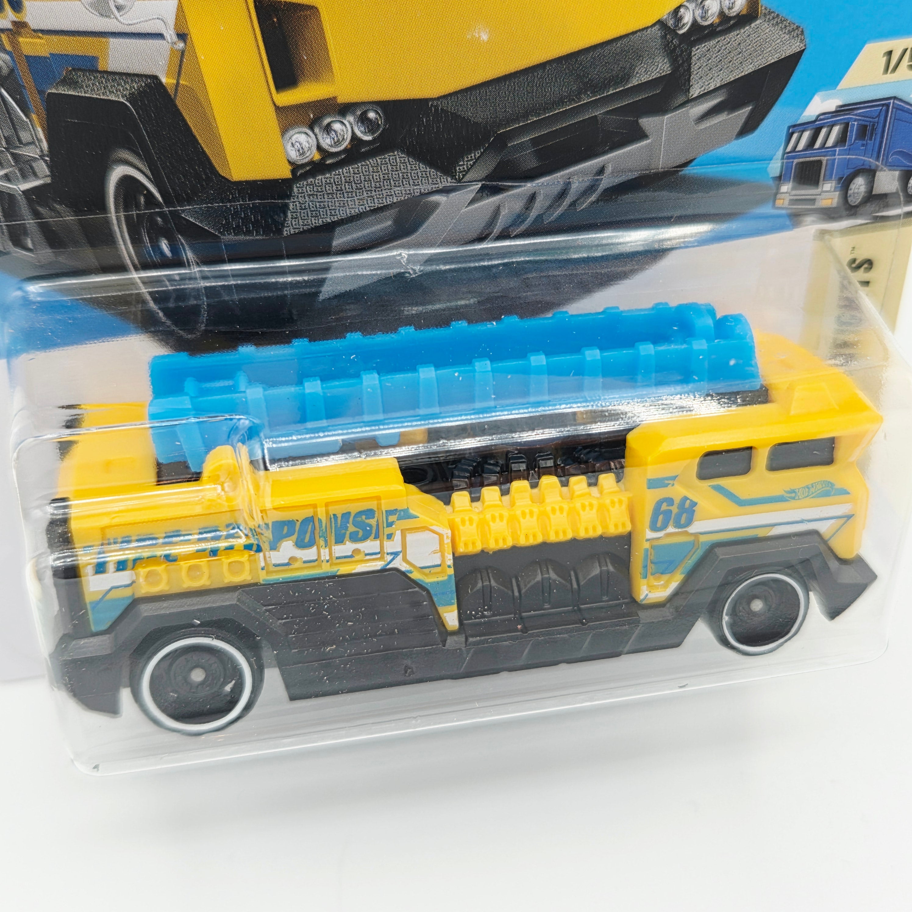 Hot Wheels 5 Alarm Fire Truck (2026 HW Basic Case J - Heavyweights)
