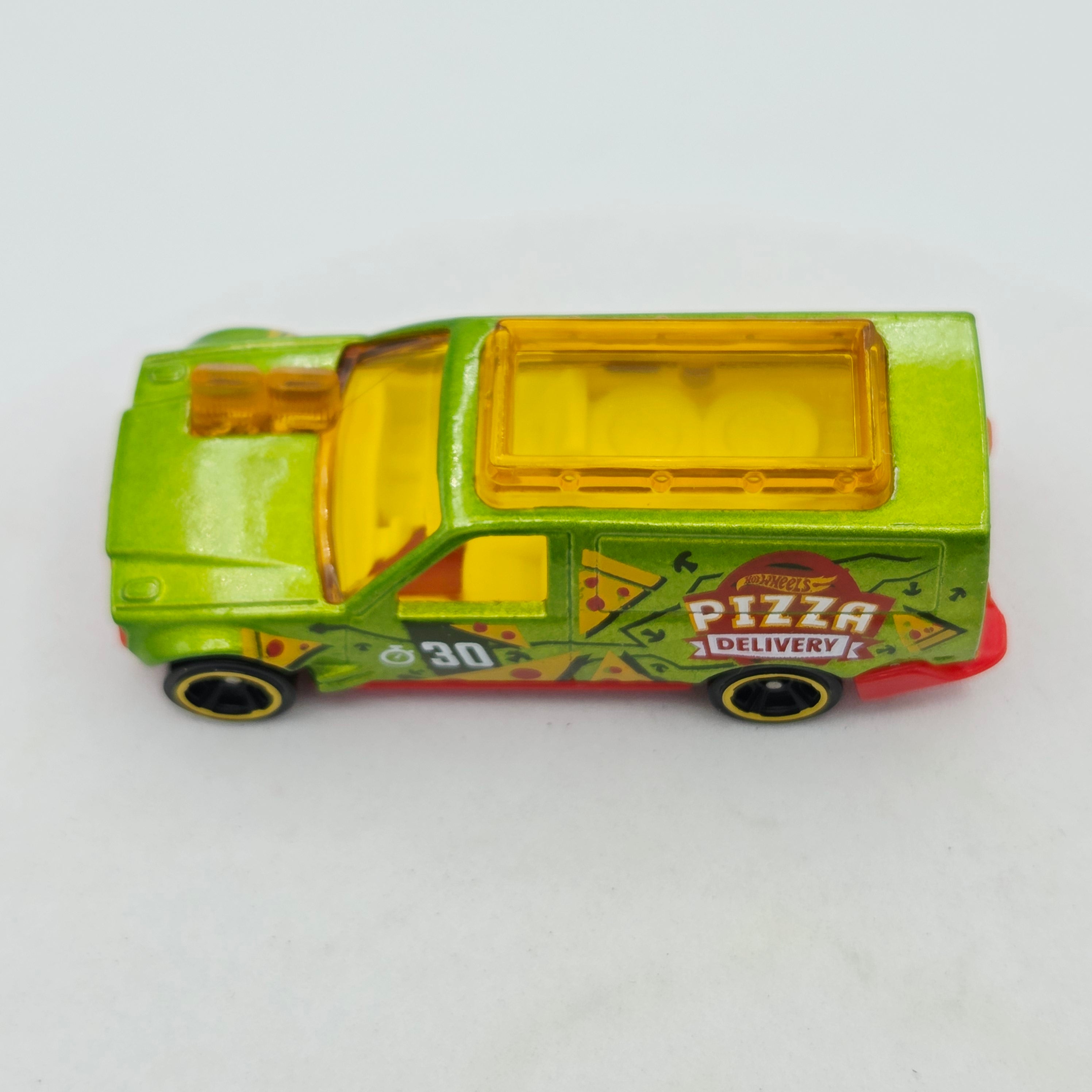Hot Wheels Time Shifter "Pizza Delivery" (2025 HW City 5 Pack - Multipack Exclusive)